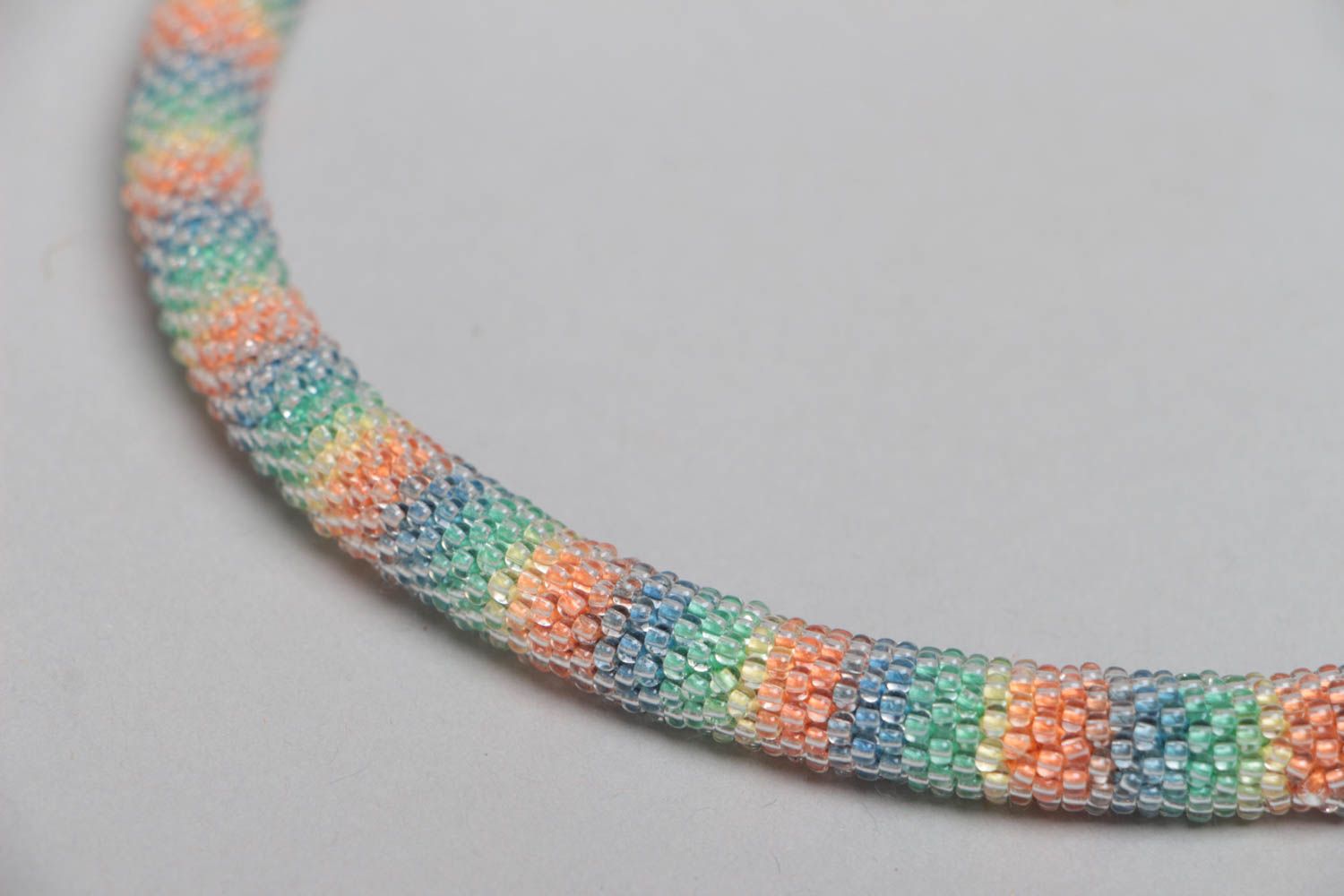 Collier spirale en perles de rocaille tchèques fait main multicolore original photo 3