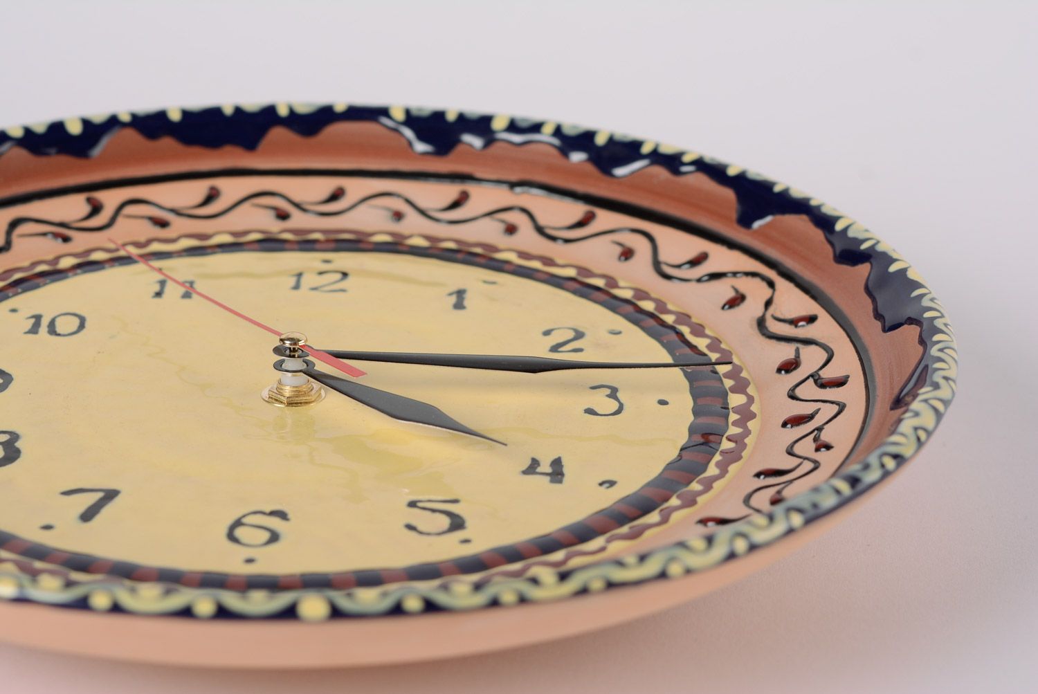 Настенные часы из глины круглые красивые с росписью ручной работы керамика майолика фото 3