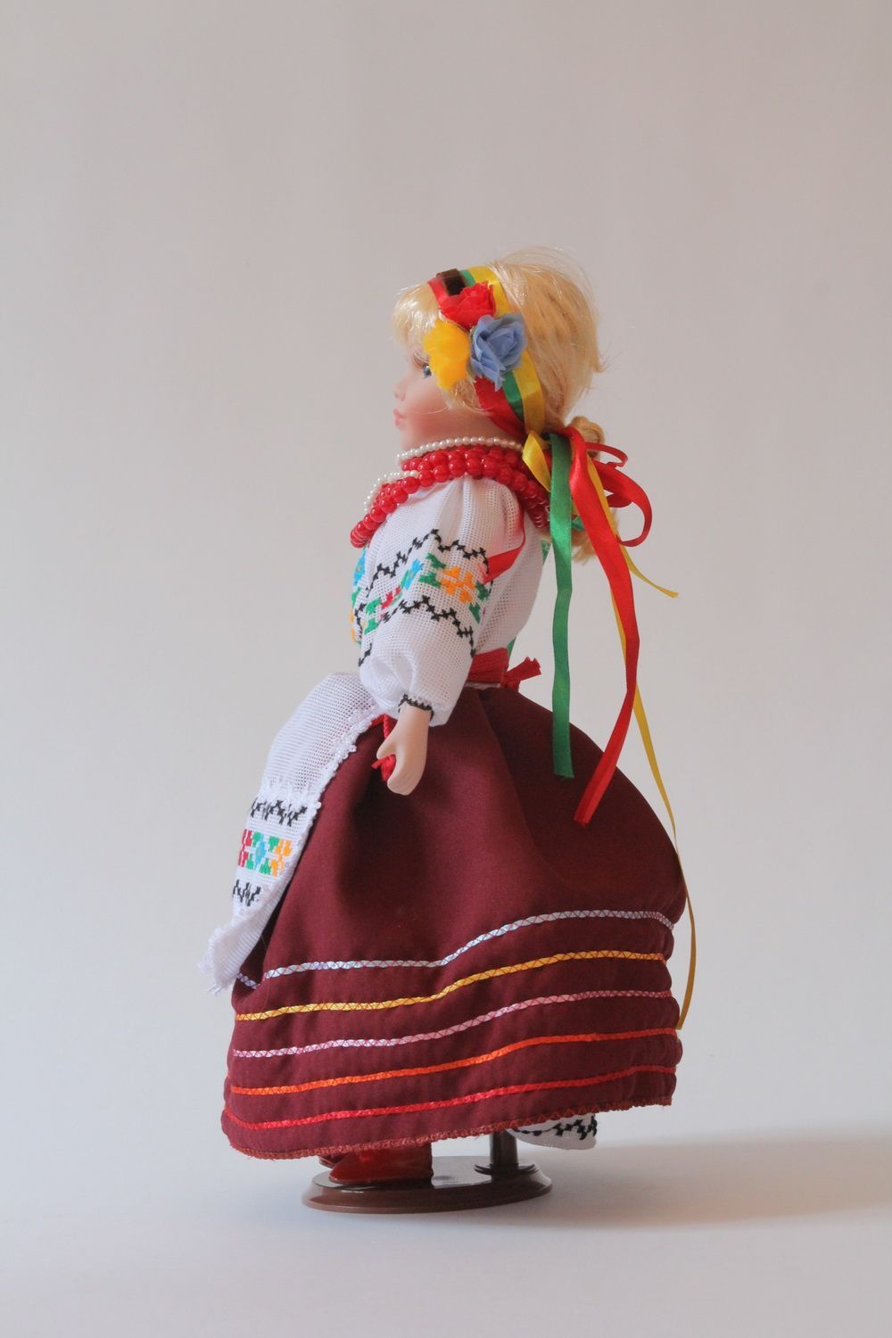 Künstlerische Puppe in ukrainischer Tracht Podoljanka foto 2