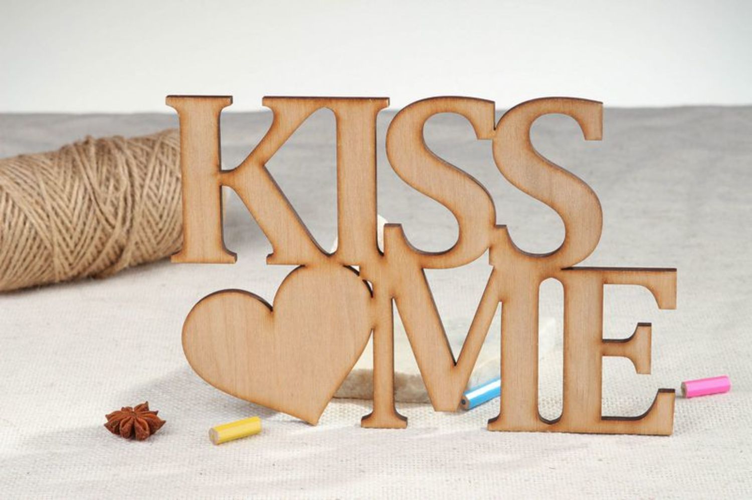 Chipboard décoratif inscription en bois KISS ME photo 4