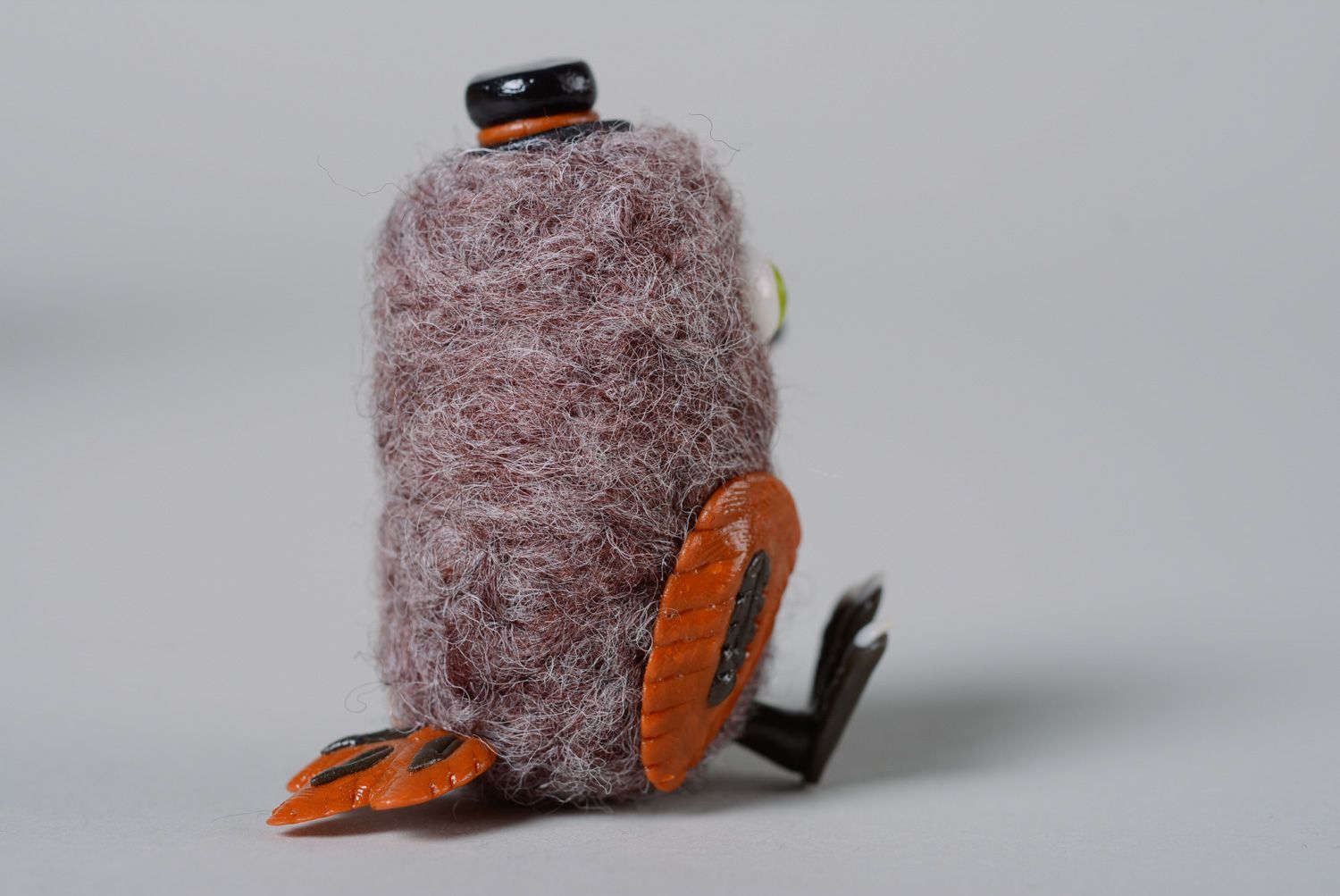 Jouet de poche fait main original en laine technique de feutrage Corbeau photo 3
