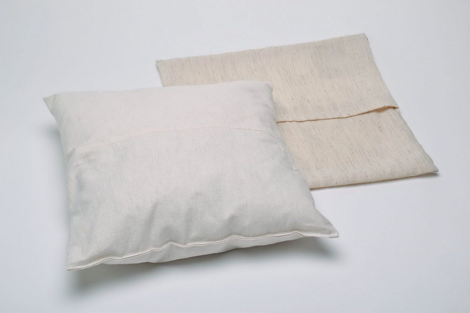 Travesseiro feito à mão com enchimento hipoalergênico foto 4