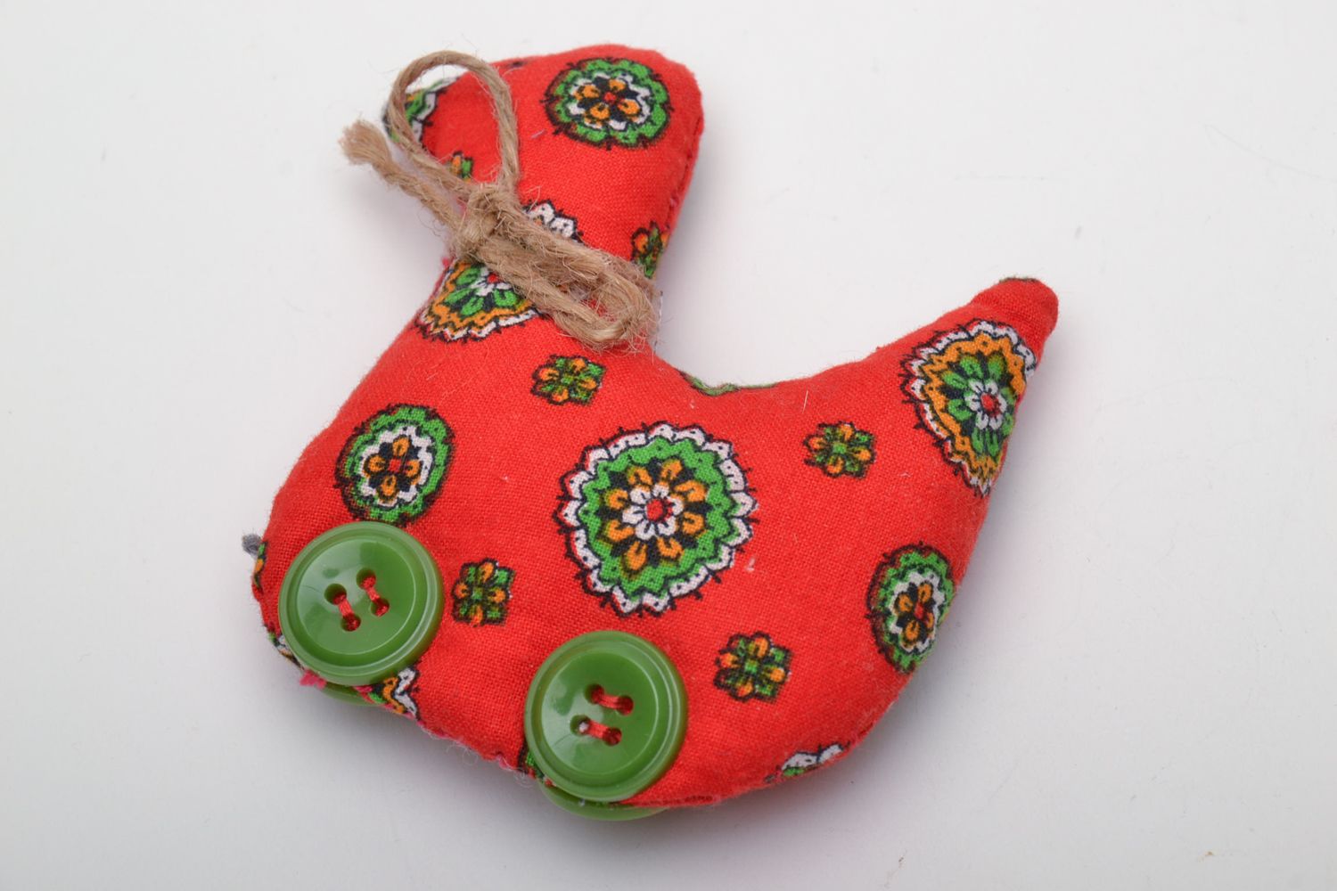 Petit jouet décoratif en tissu naturel fait main en forme d'oiseau rouge photo 2