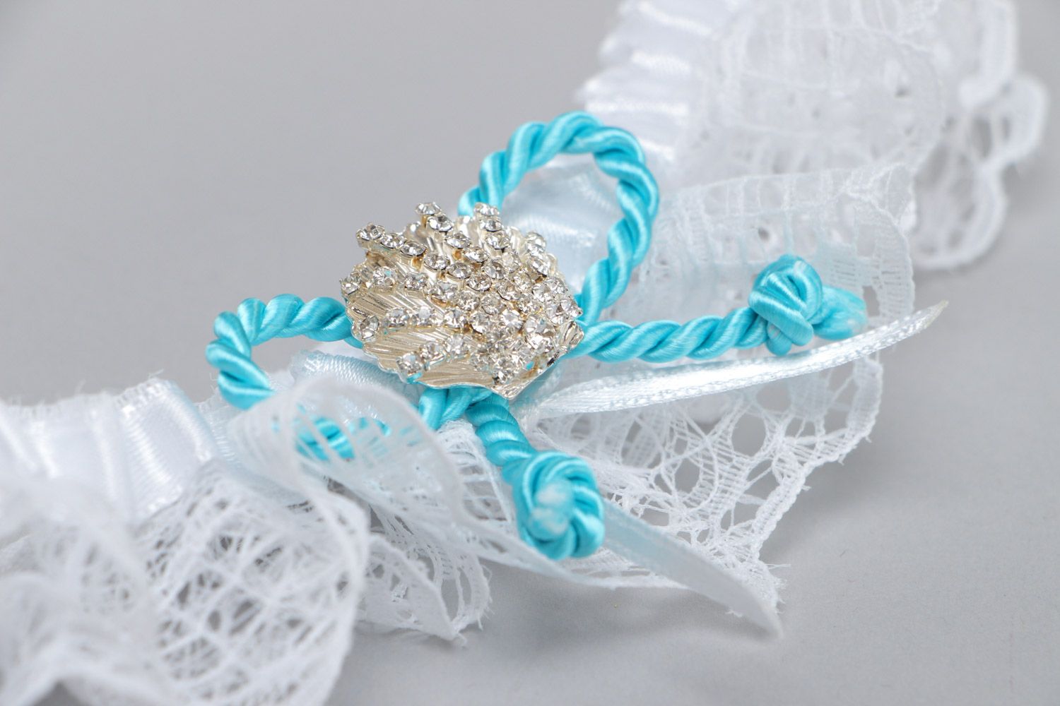 Tender handmade white stretch lace wedding bridal garter with blue cord and bead photo 3