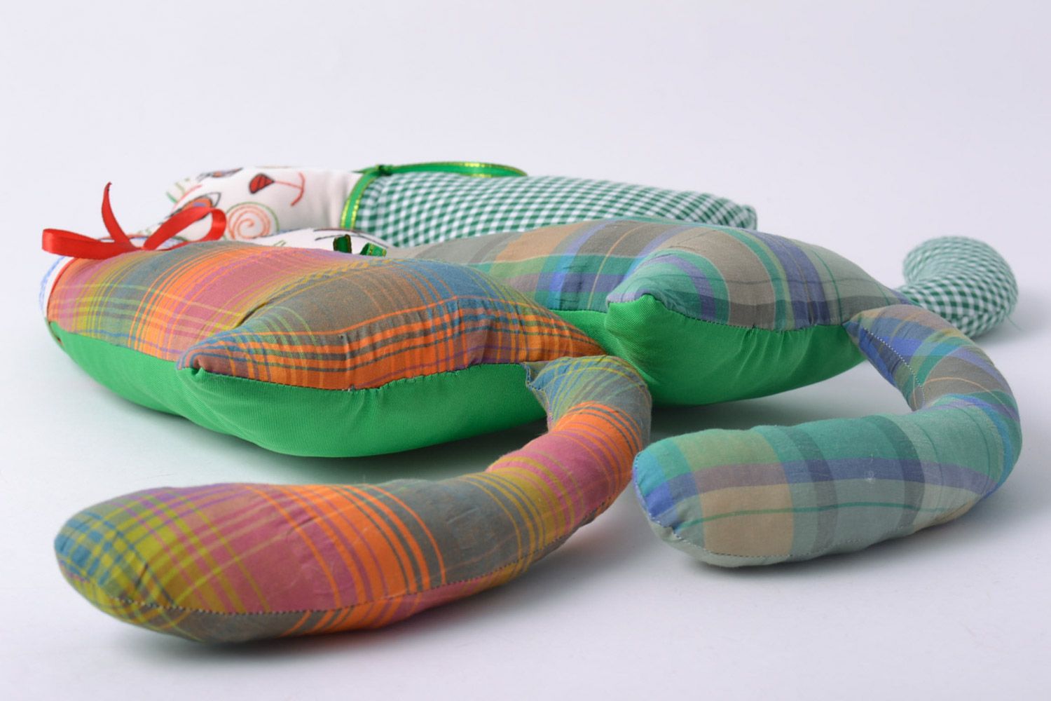 Текстильные мягкие игрушки ручной работы Коты с бантиками для детей 3 штуки фото 2
