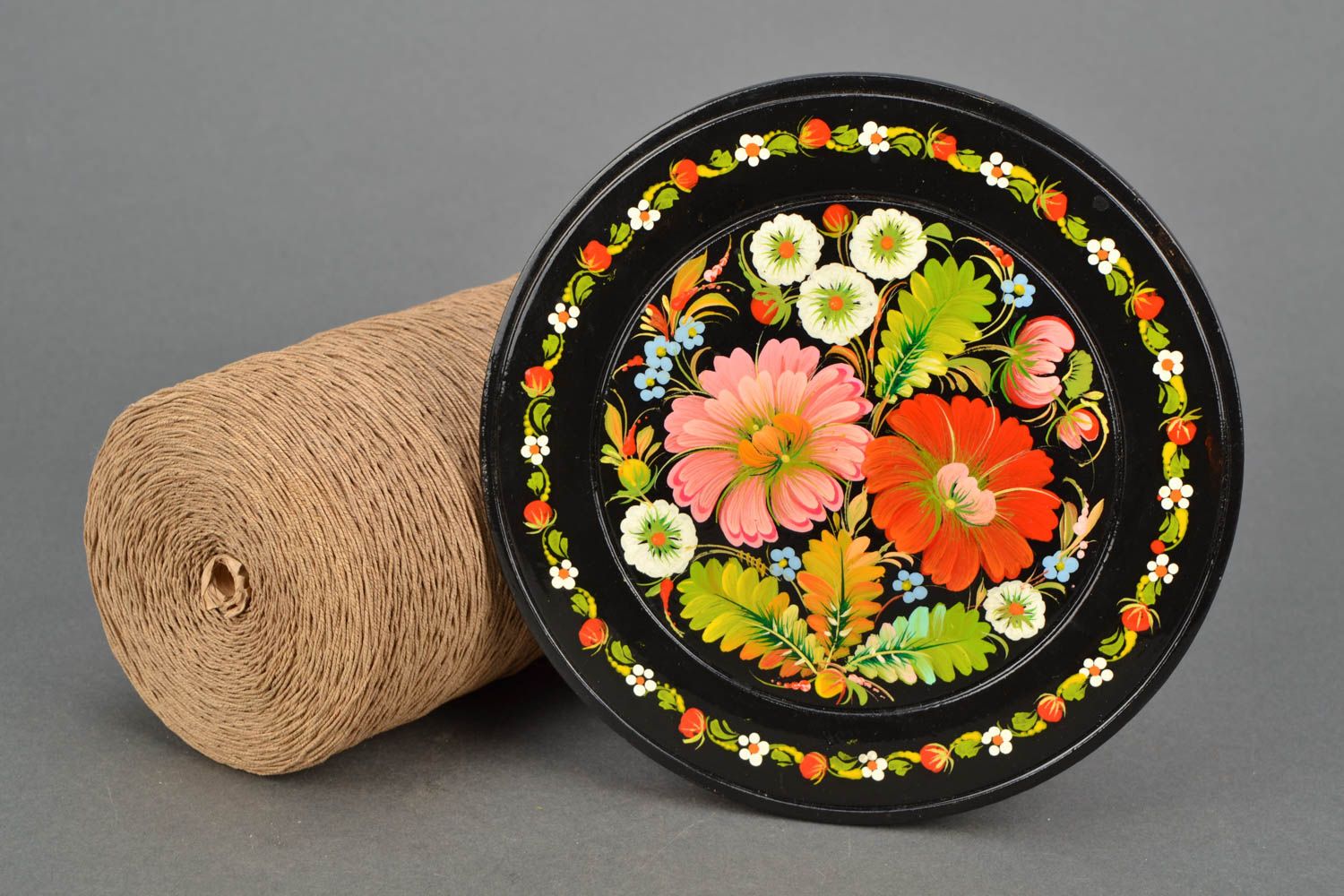 Bright painted plate in ethnic style photo 1