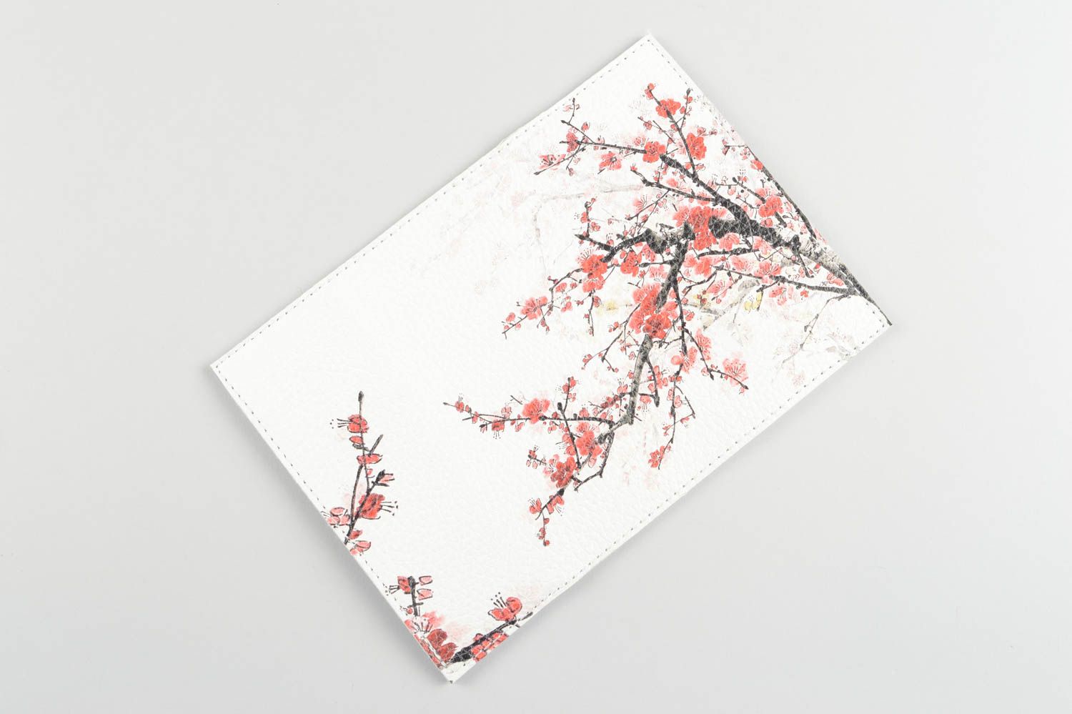 Funda de cuero aresanal regalo original estuche para pasaporte Sakura roja foto 2