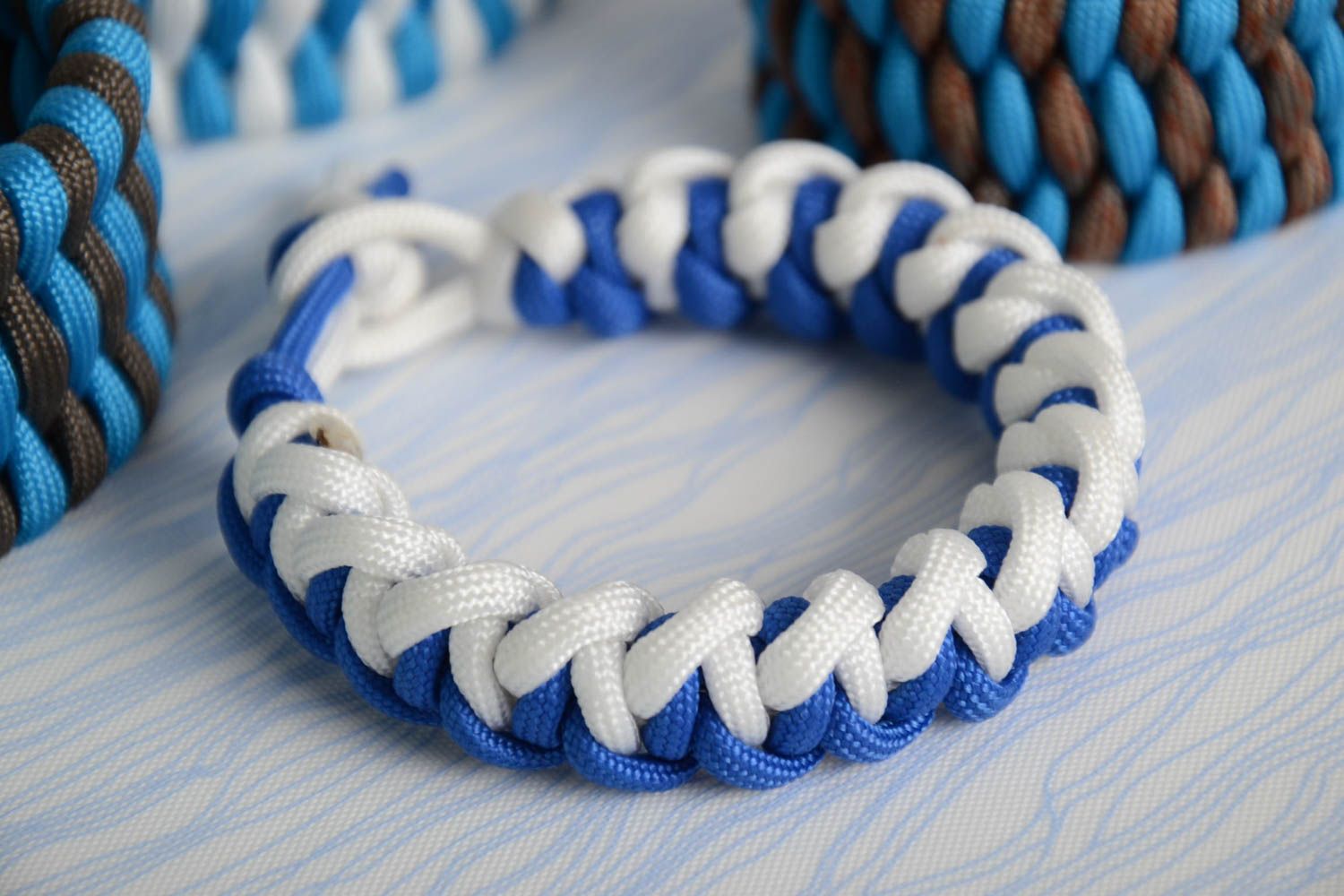 Unisex handmade designer woven paracord bracelet Shark Tooth photo 1