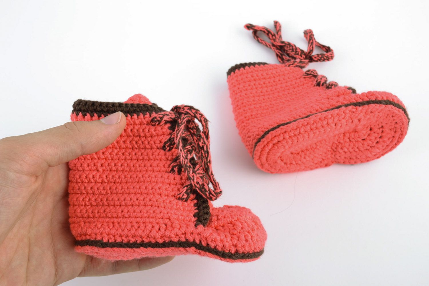 Nice handmade coral knitted wool baby booties in the shape of gym shoes with brown inserts photo 2