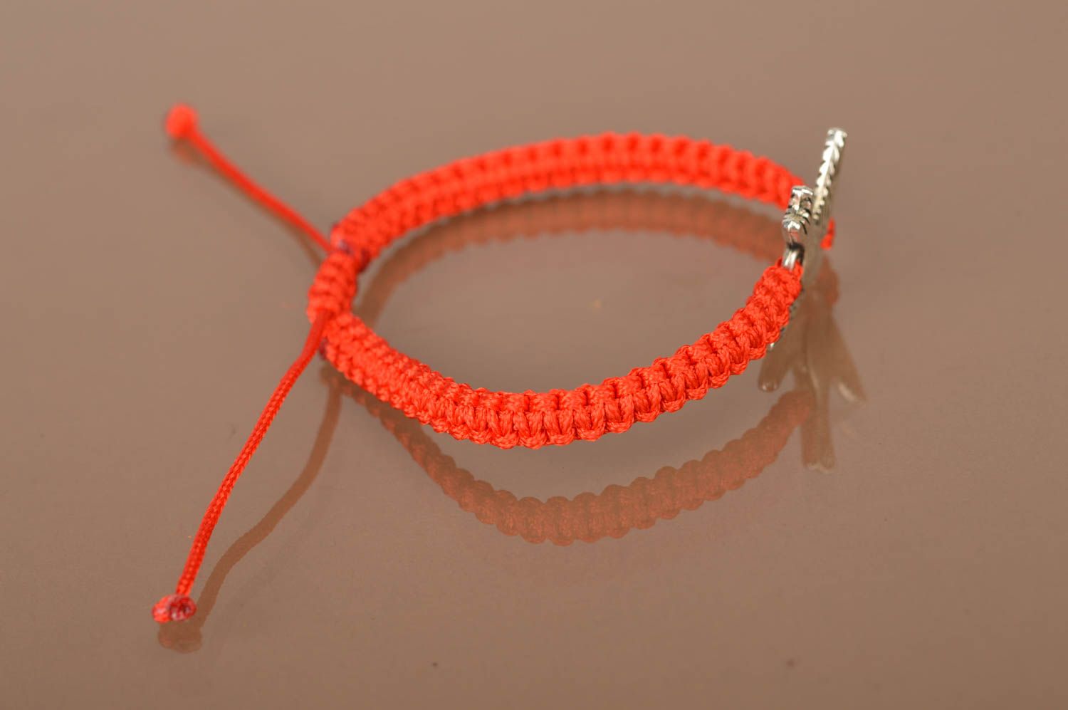 Красный браслет из вощеного шнурка с конектором ручной работы Птичка женский фото 4