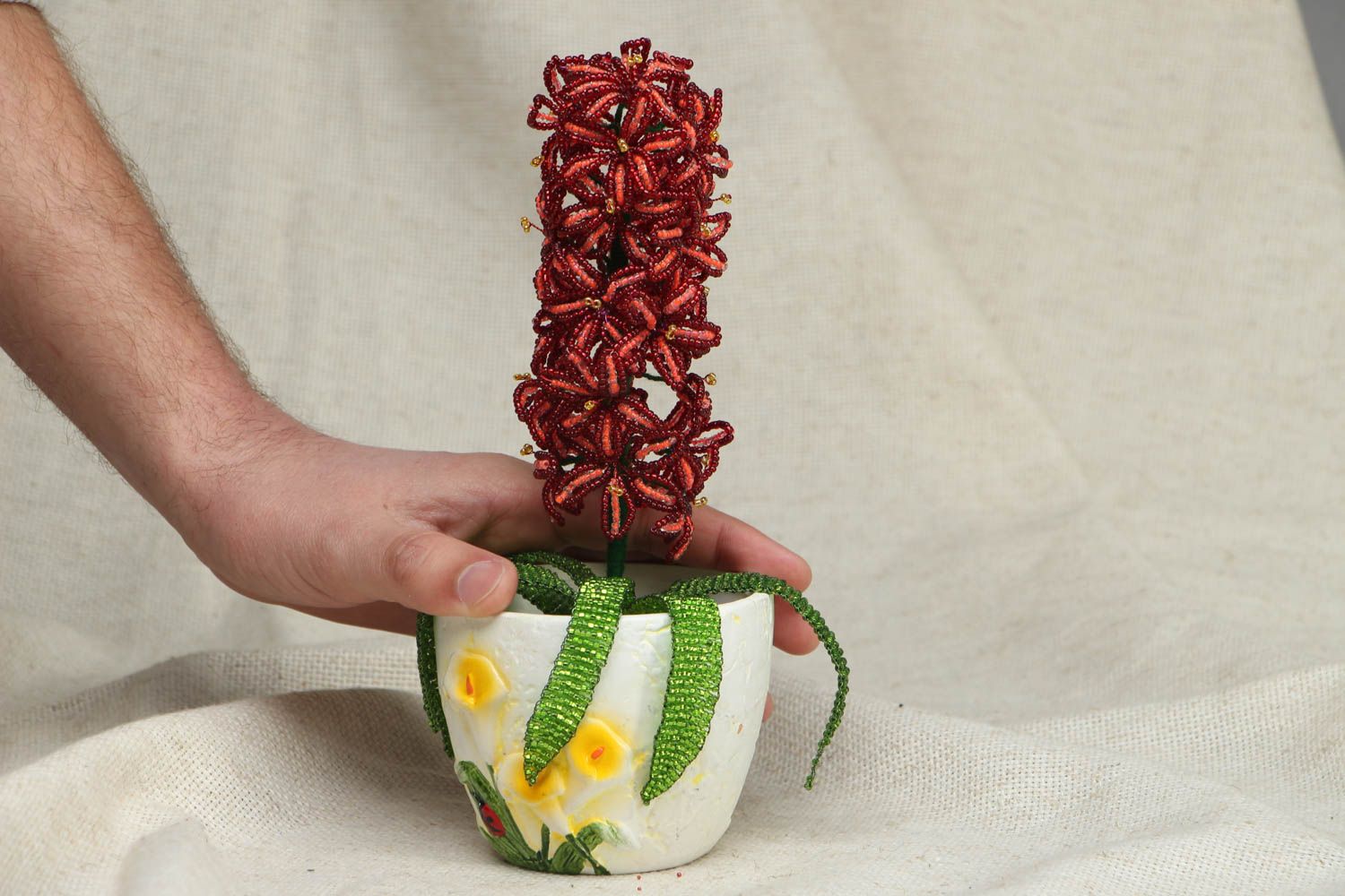 Цветок из бисера в керамическом горшке Гиацинт фото 4
