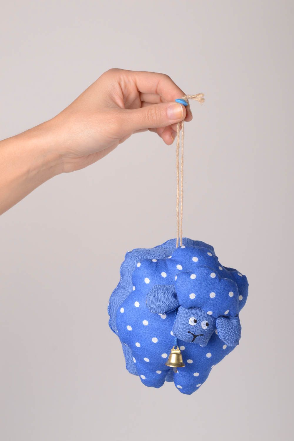 Peluche brebis faite main Jouet enfant Cadeau original bleu à pois coton photo 2