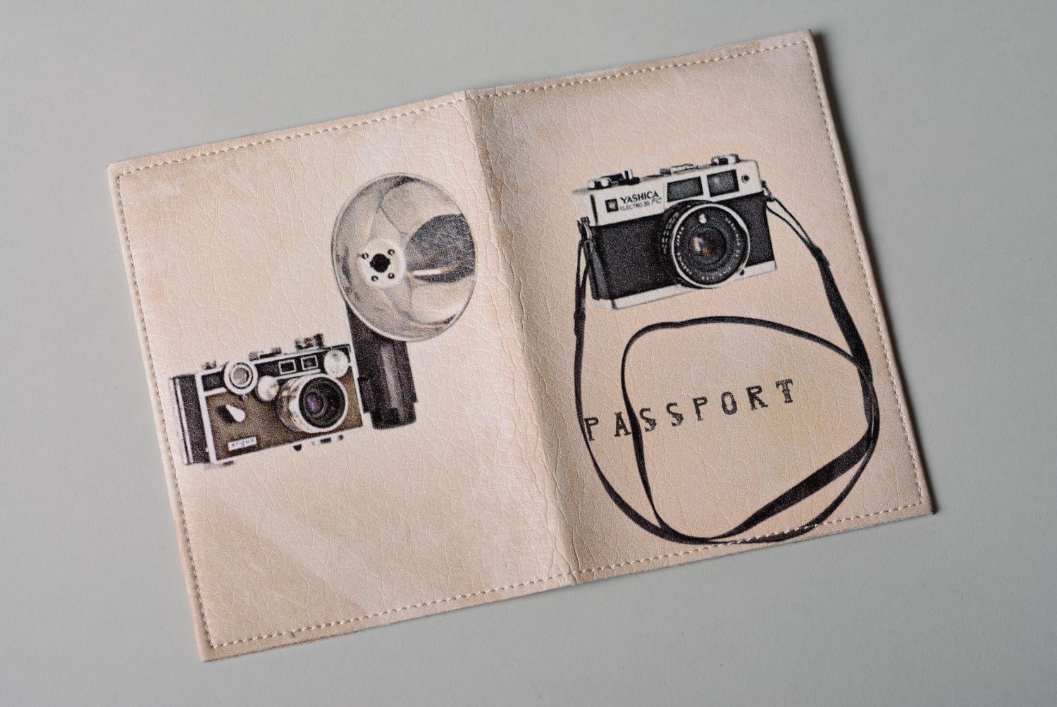 Étui pour passeport en cuir avec imprimé appareil photo fait main original photo 2