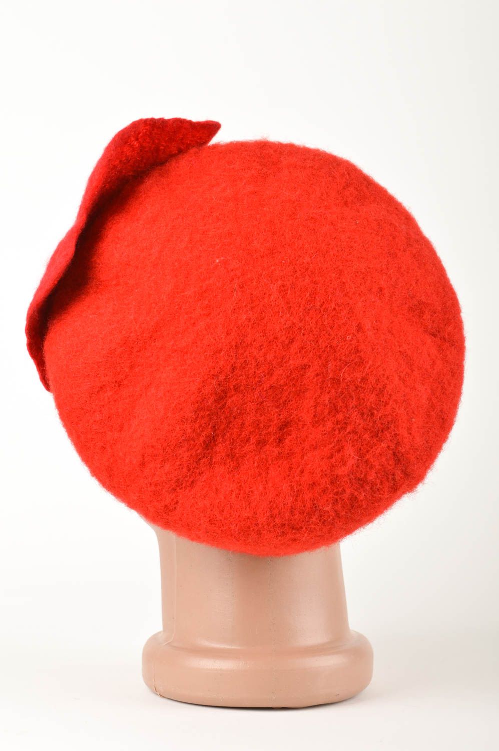 Béret femme fait main Bonnet laine Vêtement femme design de créateur rouge photo 5