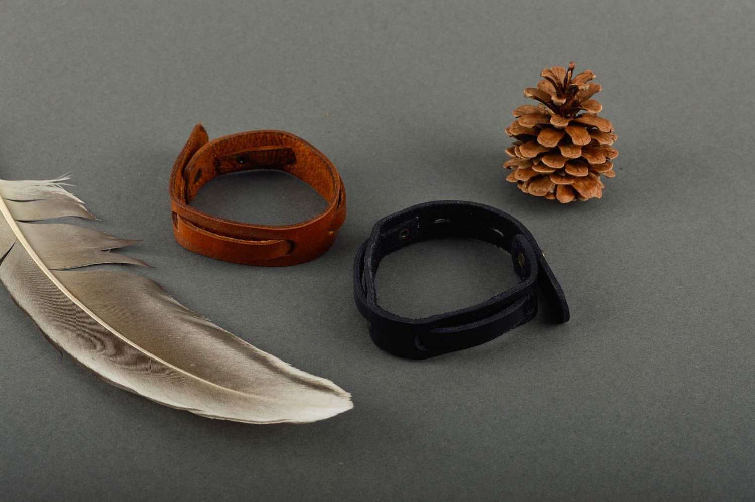 Handmade Armbänder für Damen originelle Geschenke Leder Accessoires 2 Stück foto 1