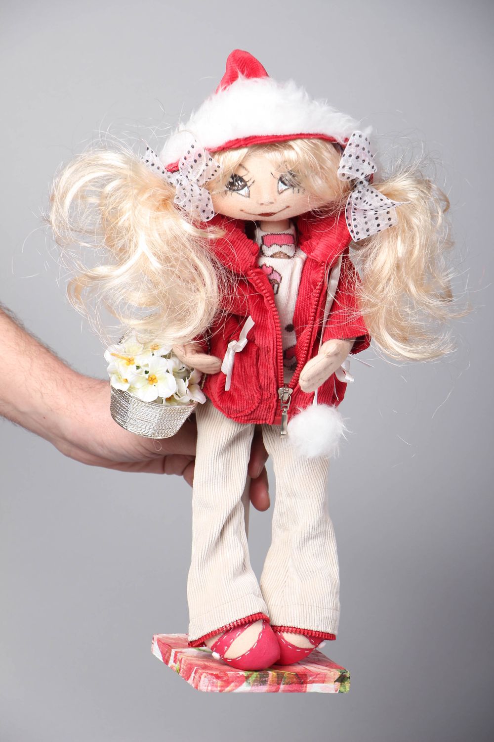 Авторская кукла на подставке Девочка-тинейджер фото 4