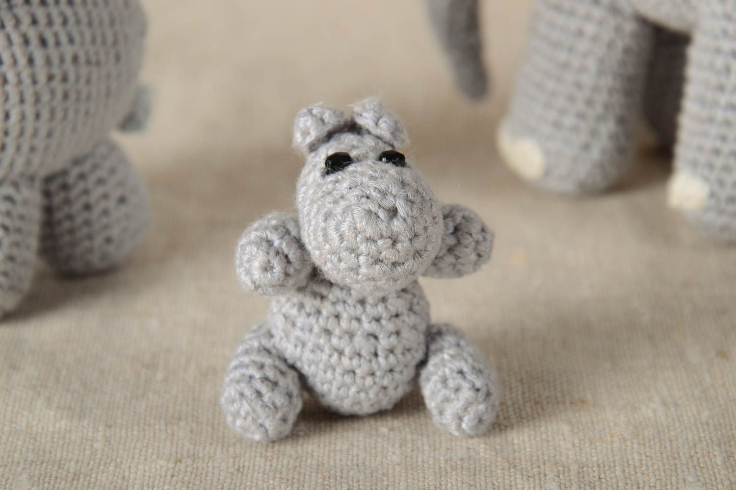 Jouet fait main Peluche hippo Déco maison tricoté au crochet coton original photo 1