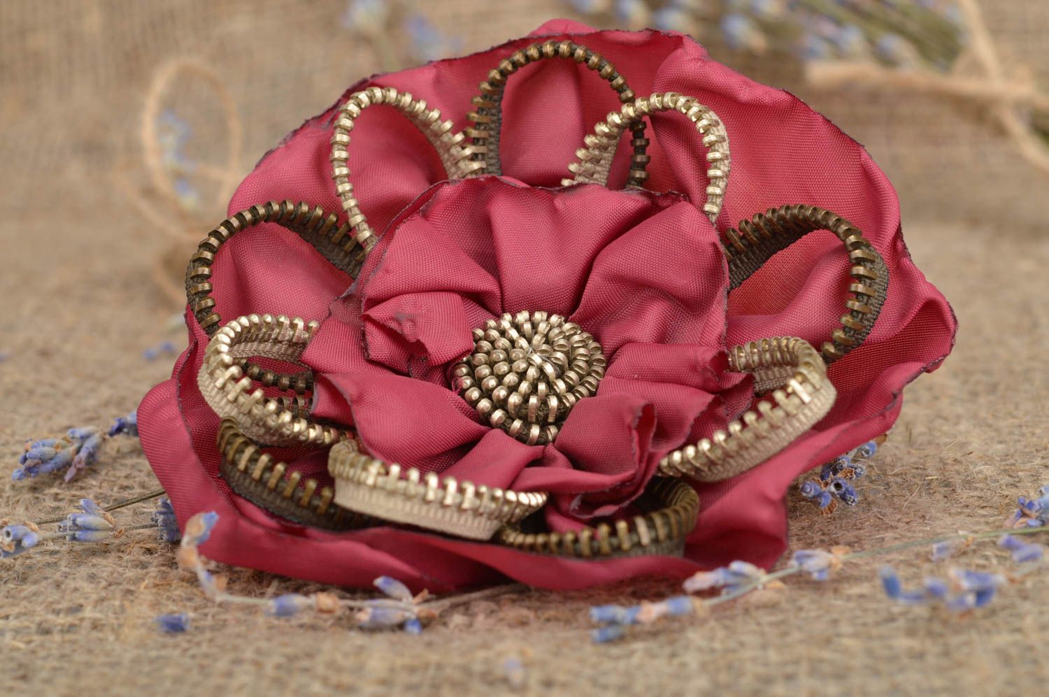 Haarspange Blume handmade Brosche Modeschmuck Haarschmuck Blumen in Weinrot foto 1