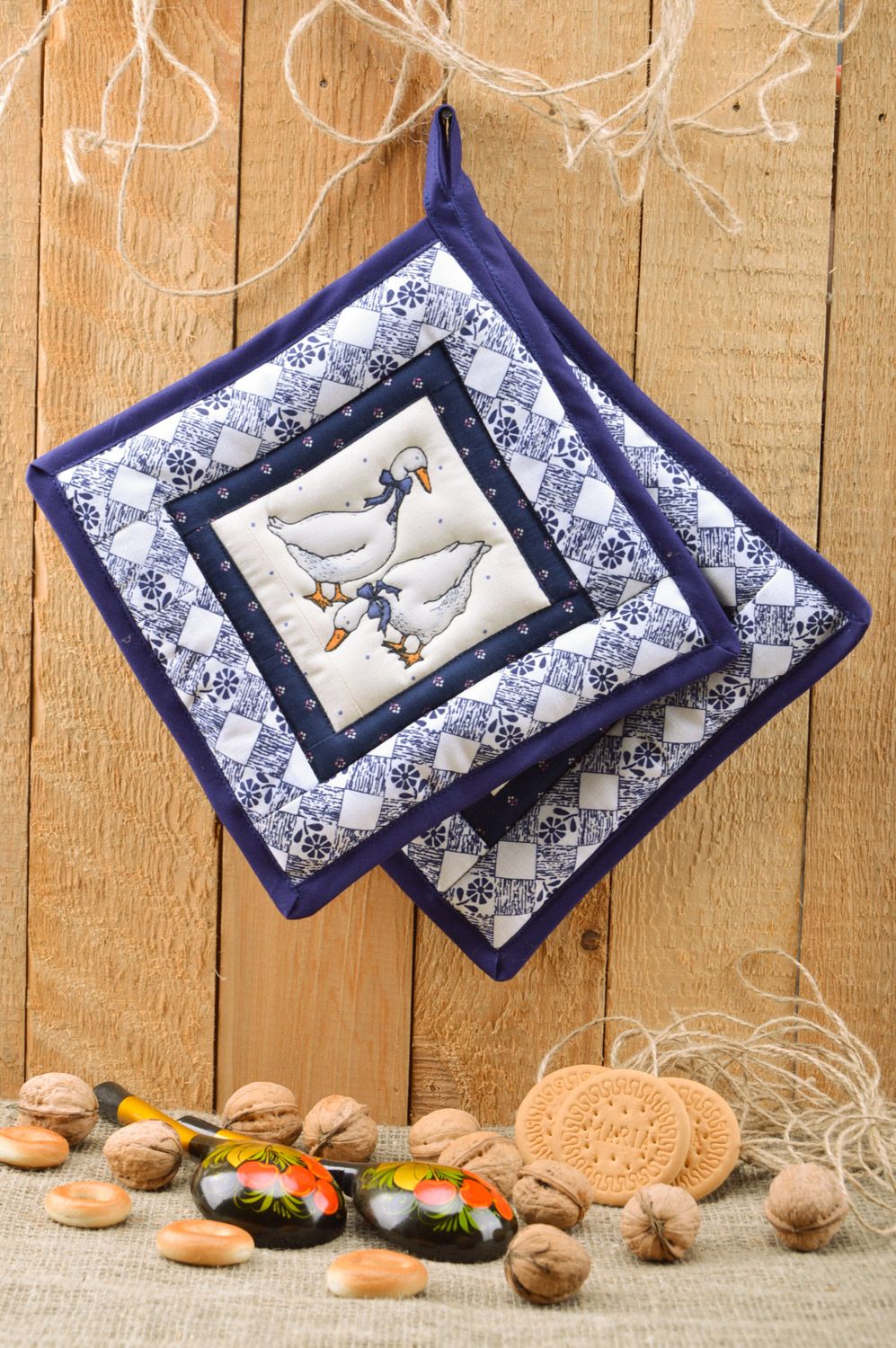 Handmade Topflappen Set aus 2 Stück aus Stoff und Polyester in Blau und Weiß foto 1