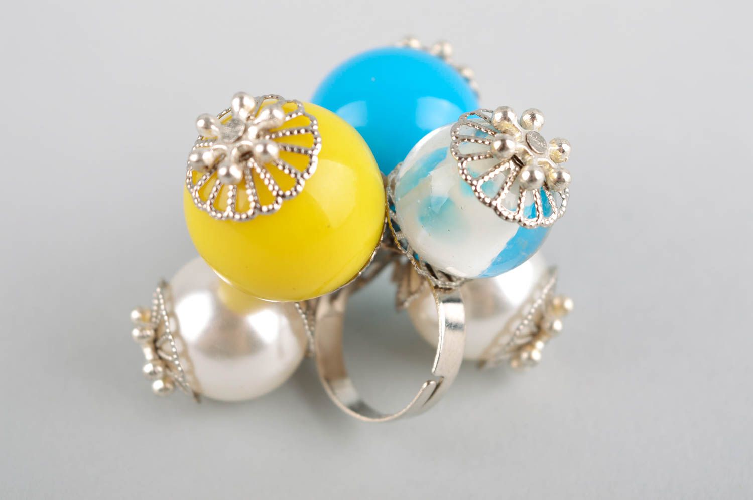 Кольцо ручной работы модное кольцо разноцветное кольцо из бусин стильное фото 3