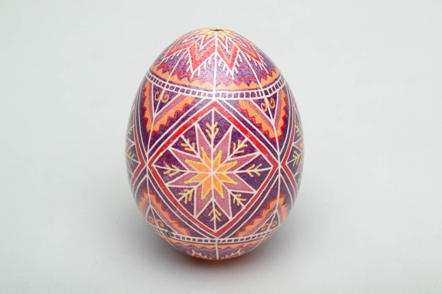 Joli œuf de Pâques peint de poule avec ornements de style ethnique fait main photo 2