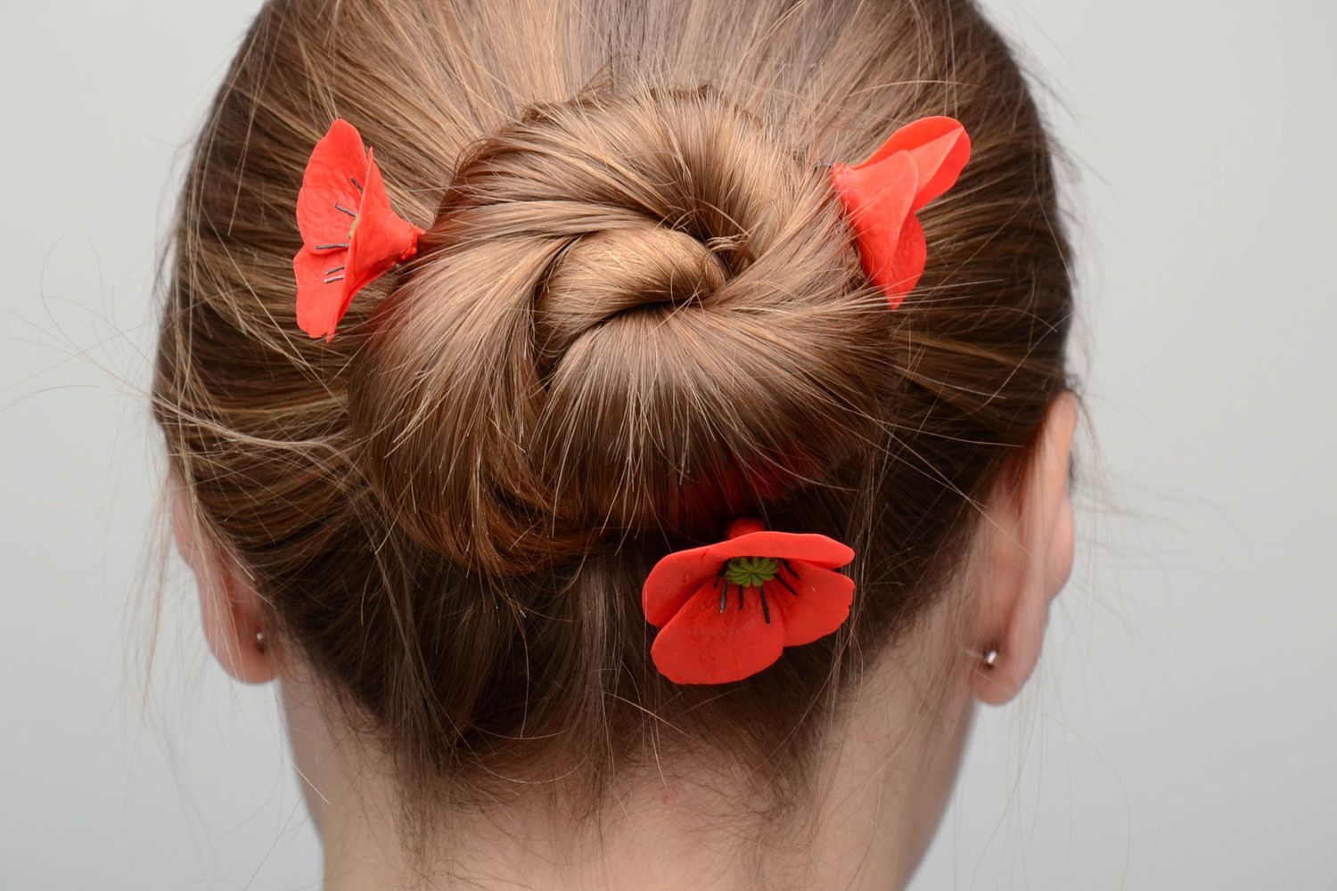 Ensemble d'épingles à cheveux avec fleurs rouges photo 5