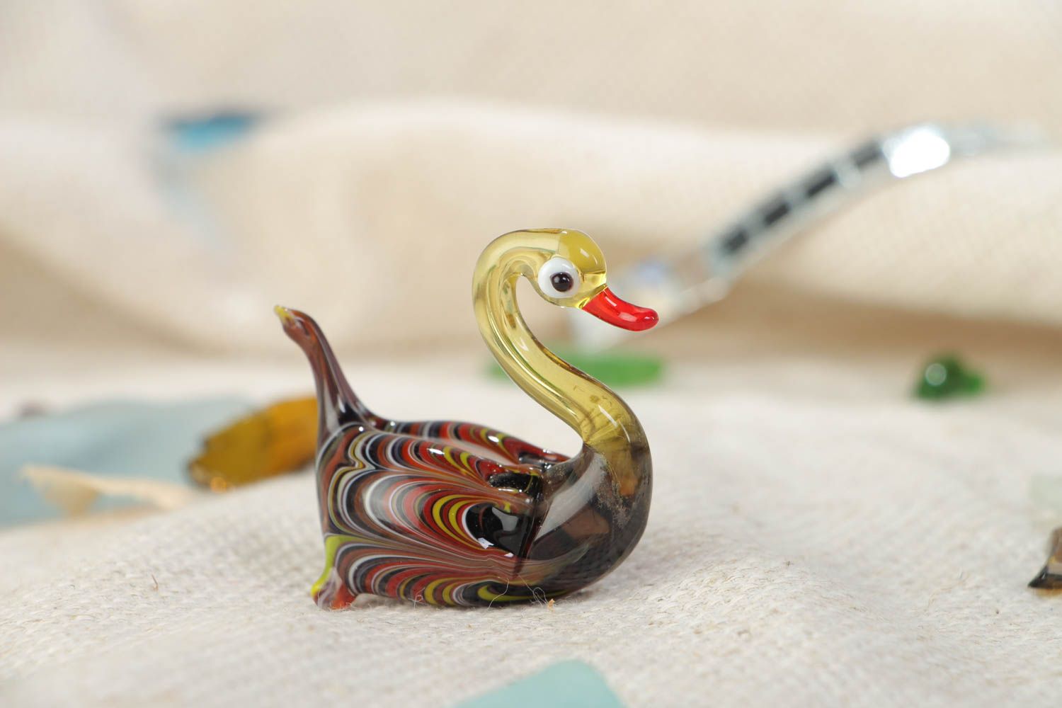 Beautiful miniature handmade lampwork glass figurine of swan photo 1