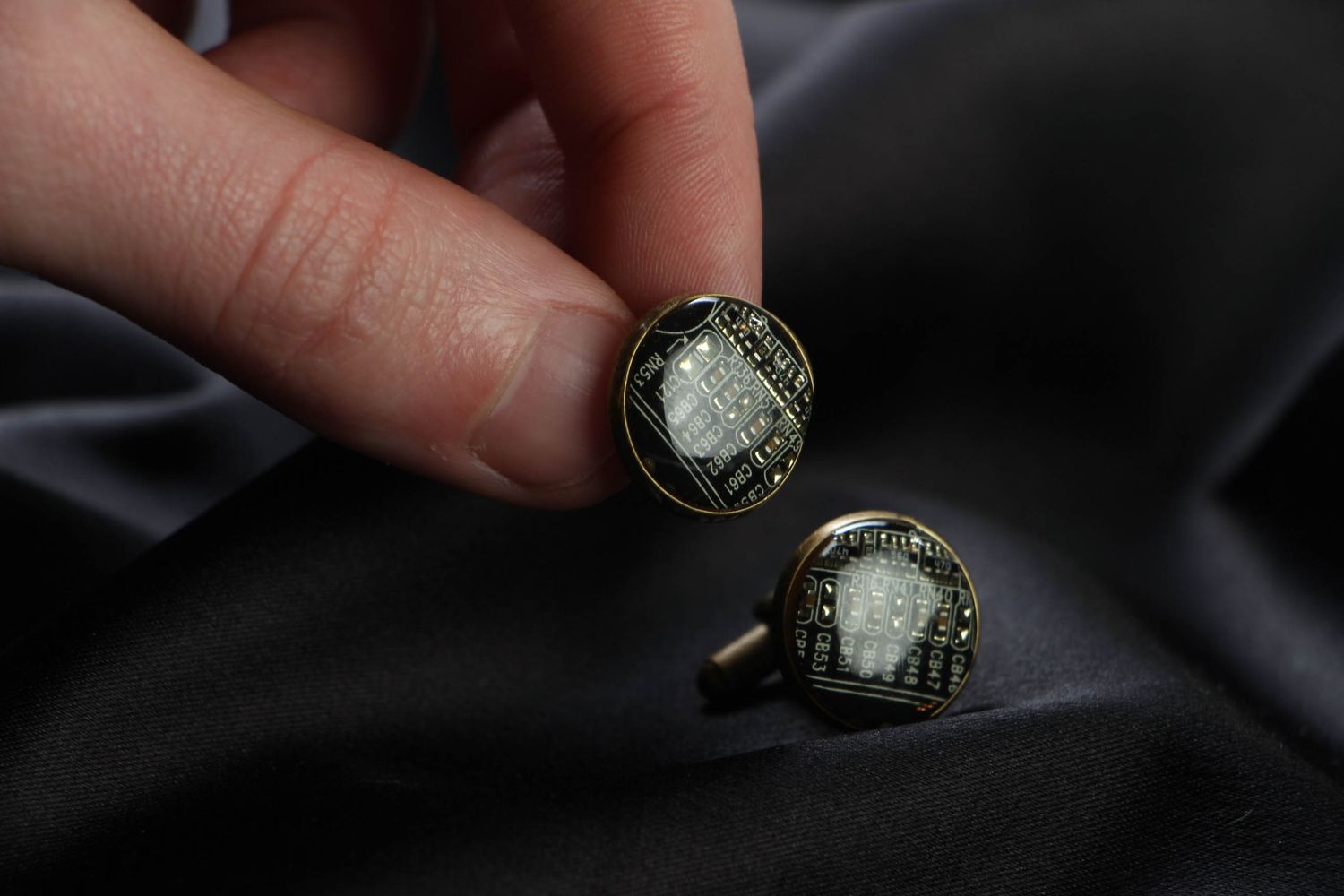 Round cufflinks with microchips for shirt photo 3