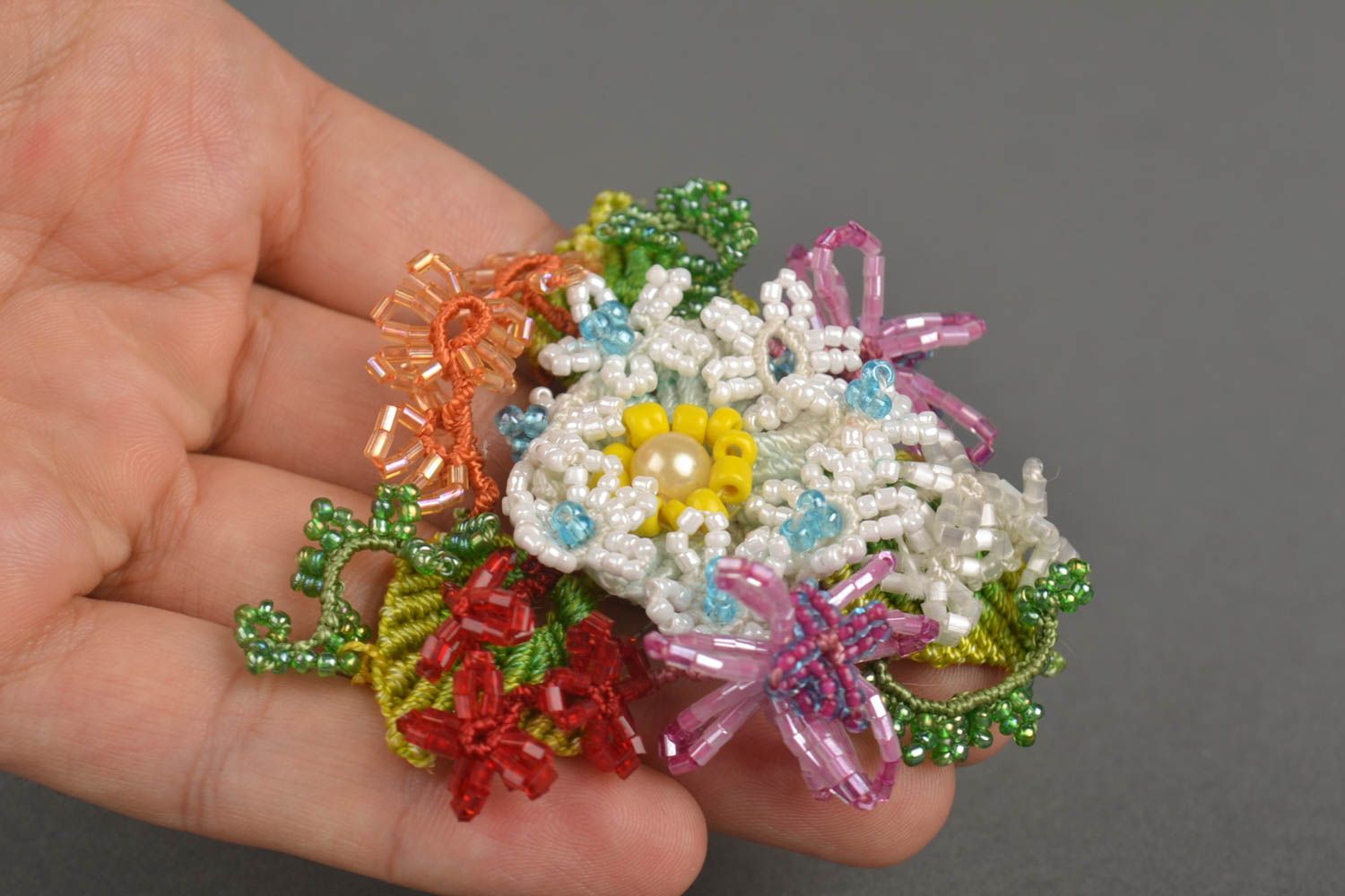 Broche fantaisie Bijou fait main fleur multicolore macramé Accessoire femme photo 5