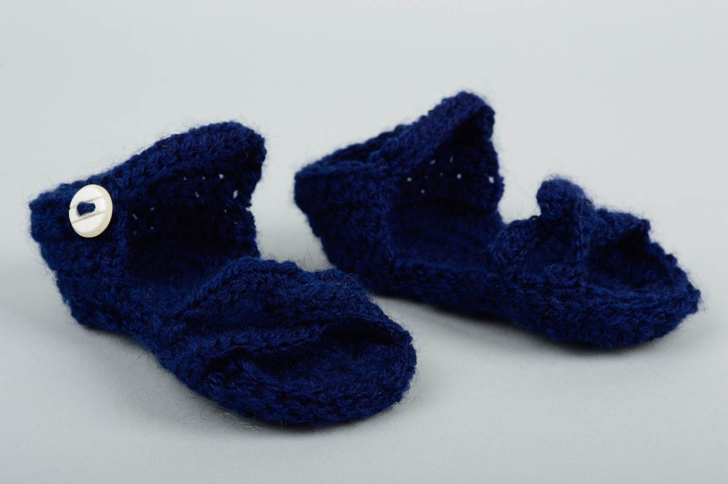 Chaussons bébé faits main Sandales bébé bleu foncé tricotés Vêtement bébé photo 3