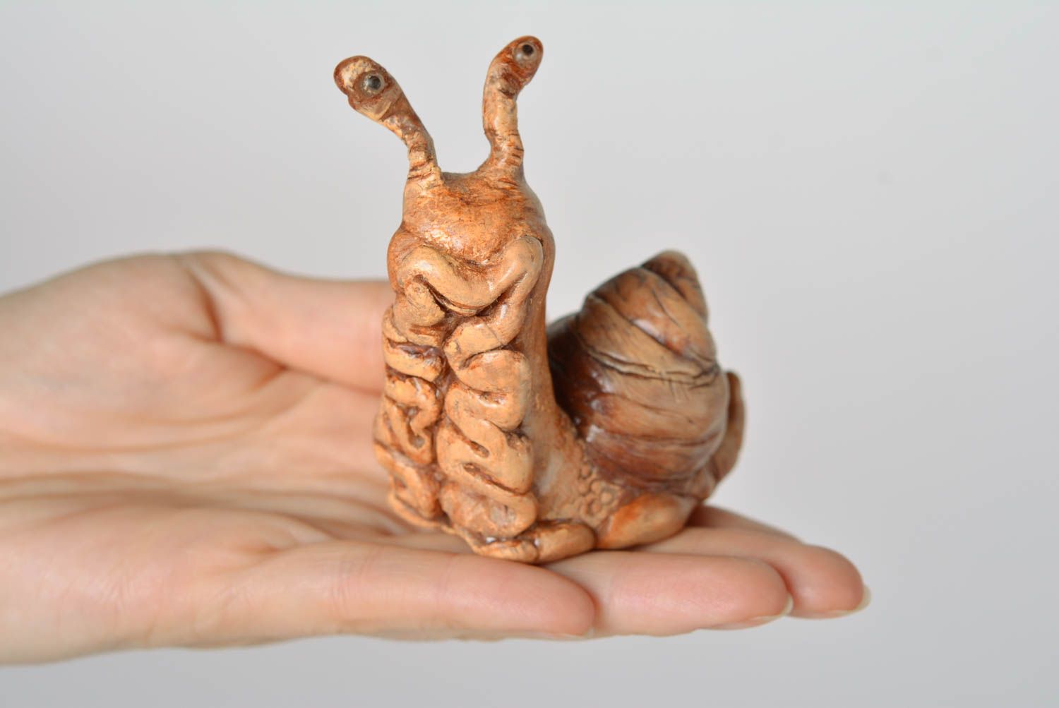 Figurine en pâte polymère escargot marron faite main peinte à l'acrylique photo 3