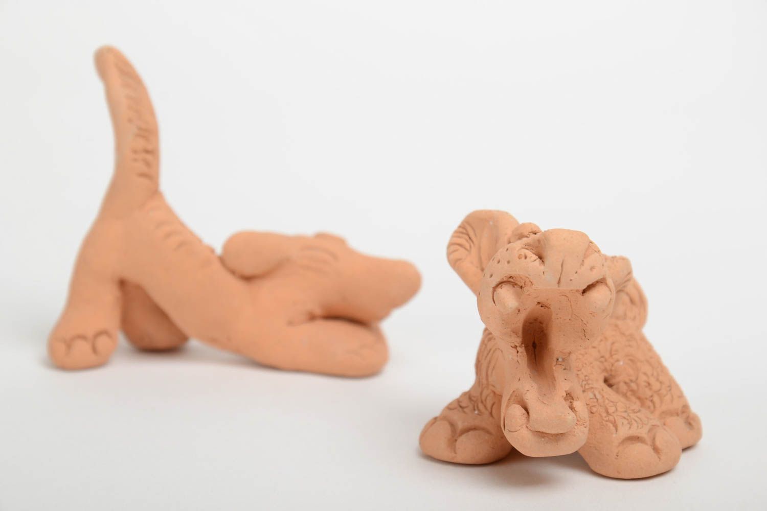 Figuras de cerámica con forma de perro y gato decorativas hechas a mano 2 piezas foto 4
