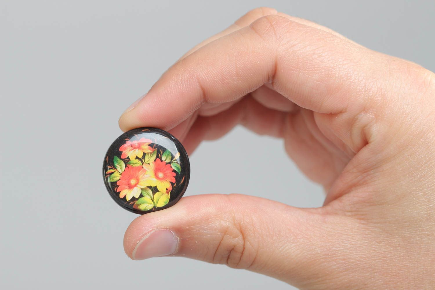 Beautiful handcrafted vintage ring made of polymeric clay and glass glaze with flower print photo 5
