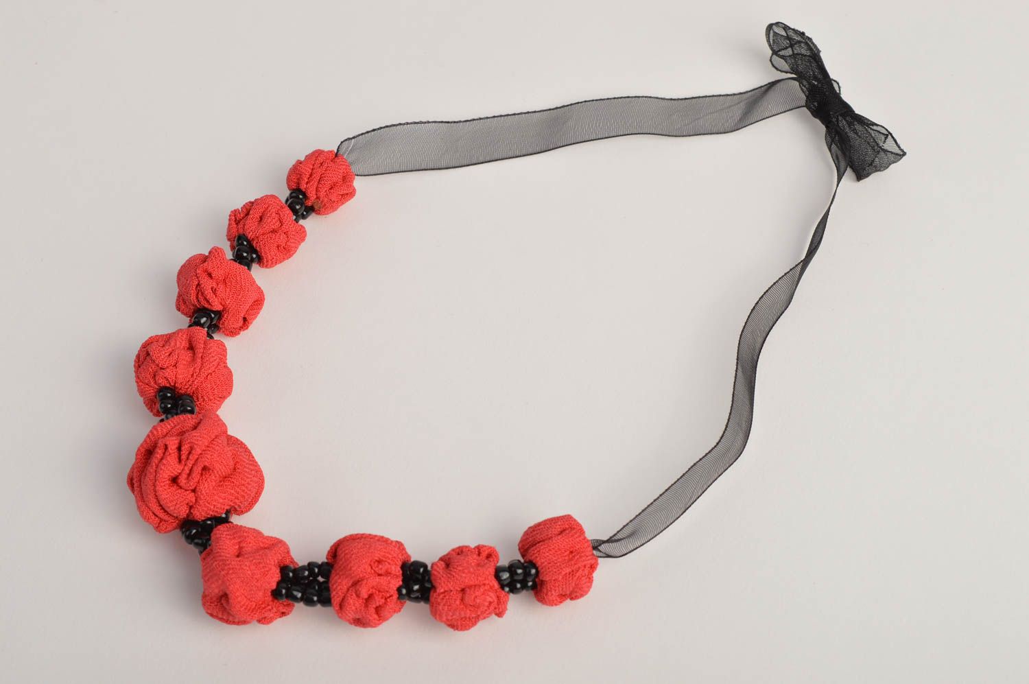 Collier textile Bijou fait main rouge Accessoire femme perles de rocaille photo 2