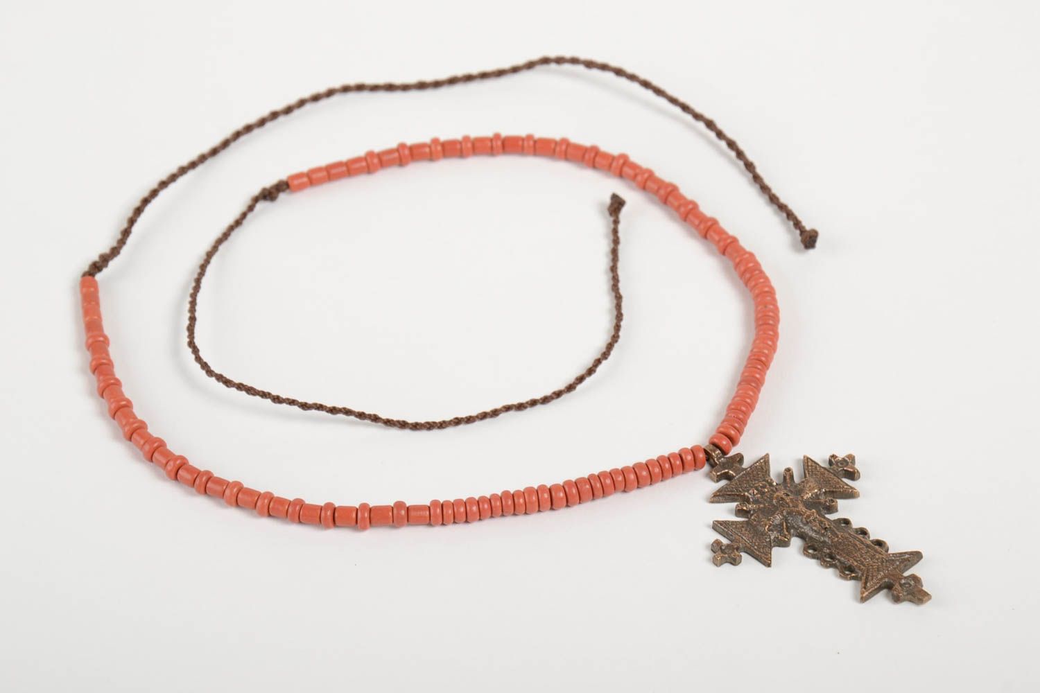 Pendentif croix fait main Bijou ethnique en métal et céramique Accessoire femme photo 3