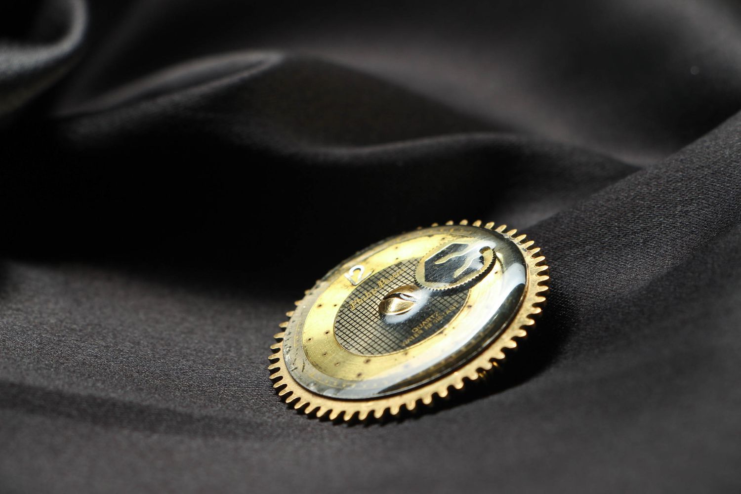 Metal steampunk brooch with clockwork mechanism photo 2