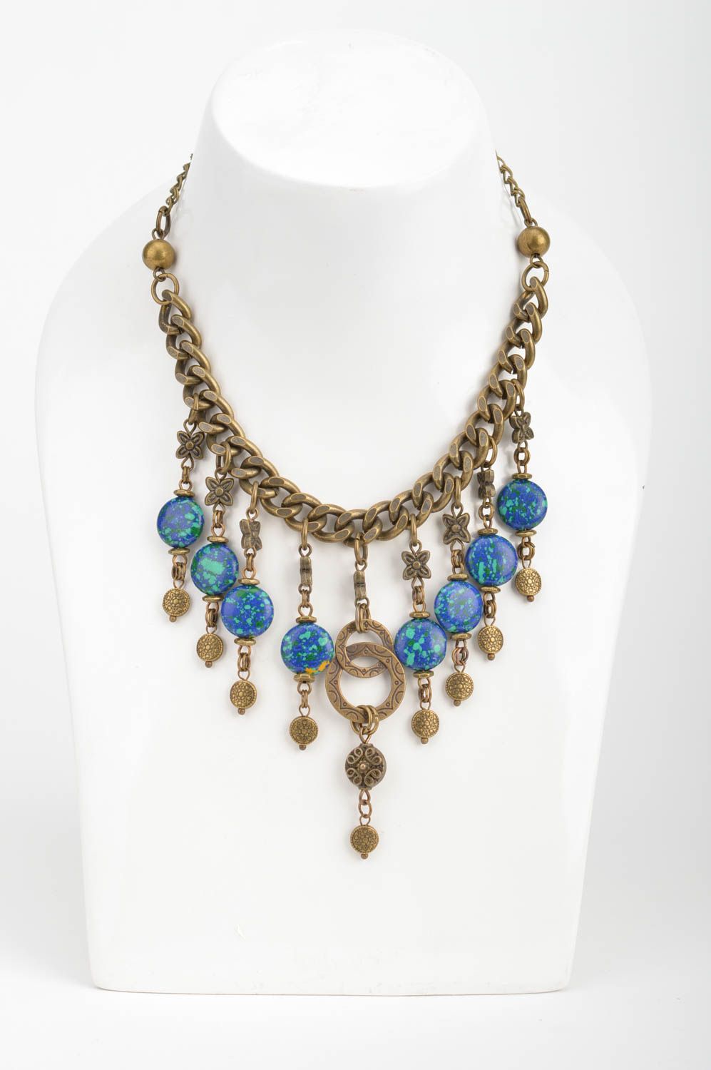 Joli collier métallique sur chaîne avec perles fantaisie bleues fait main photo 3