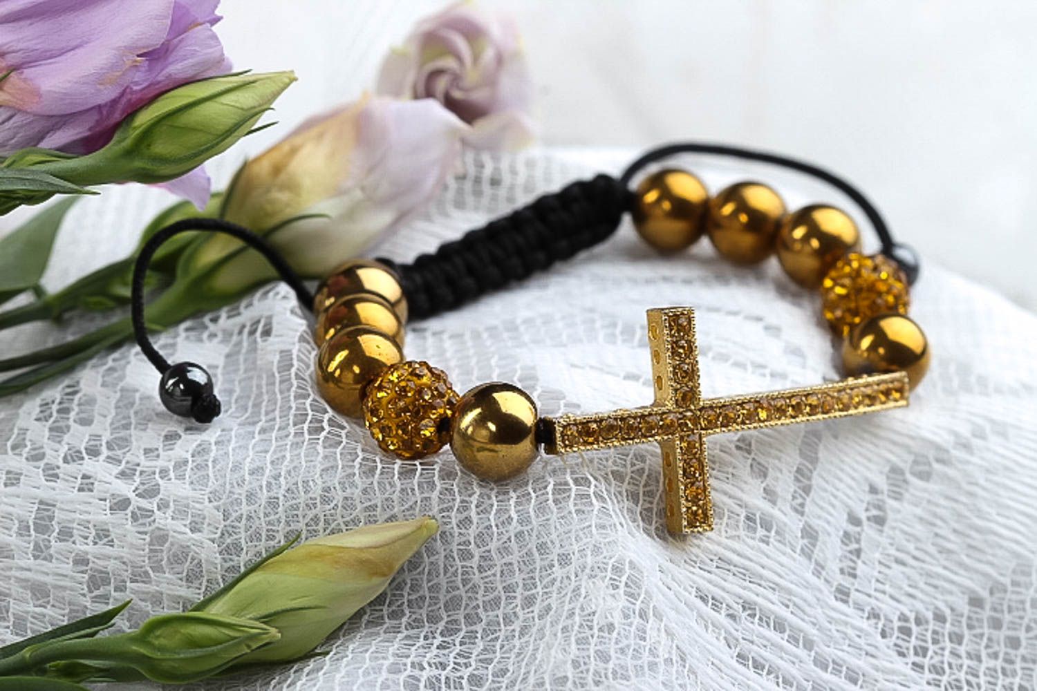 Bracelet mode Bijou fait main couleurs noire et d'or Accessoire femme Croix photo 1