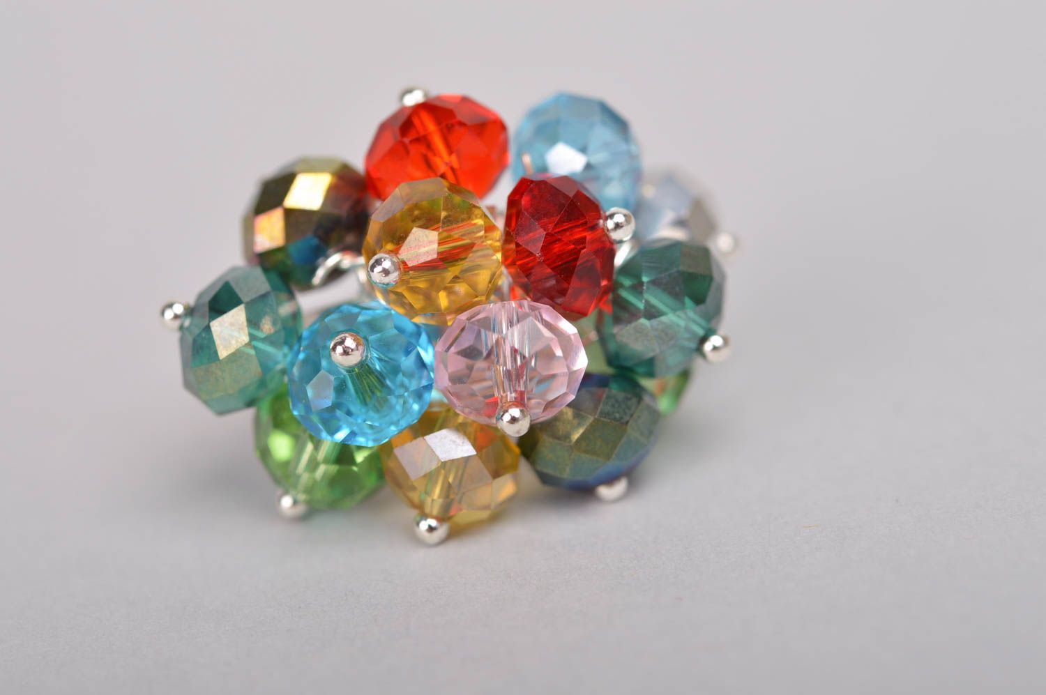 Разноцветное кольцо из бусин с регулируемым размером ручной работы фото 5