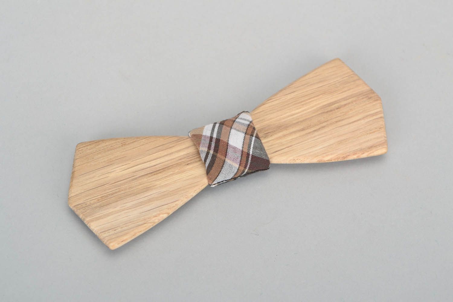Light wooden bow tie photo 2