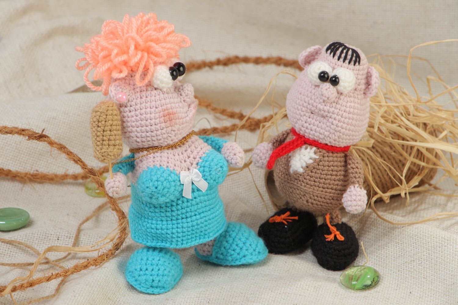 Deux poupées tricotées au crochet en fils acryliques faites main Femme et mari photo 1
