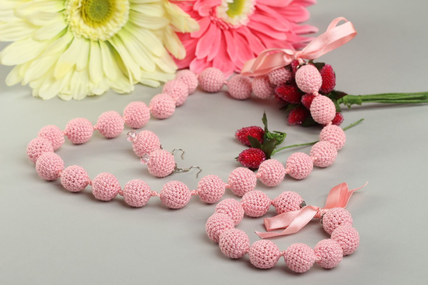 Parure de Bijoux roses faits main tricotés perles de bois 3 pièces Cadeau femme photo 1