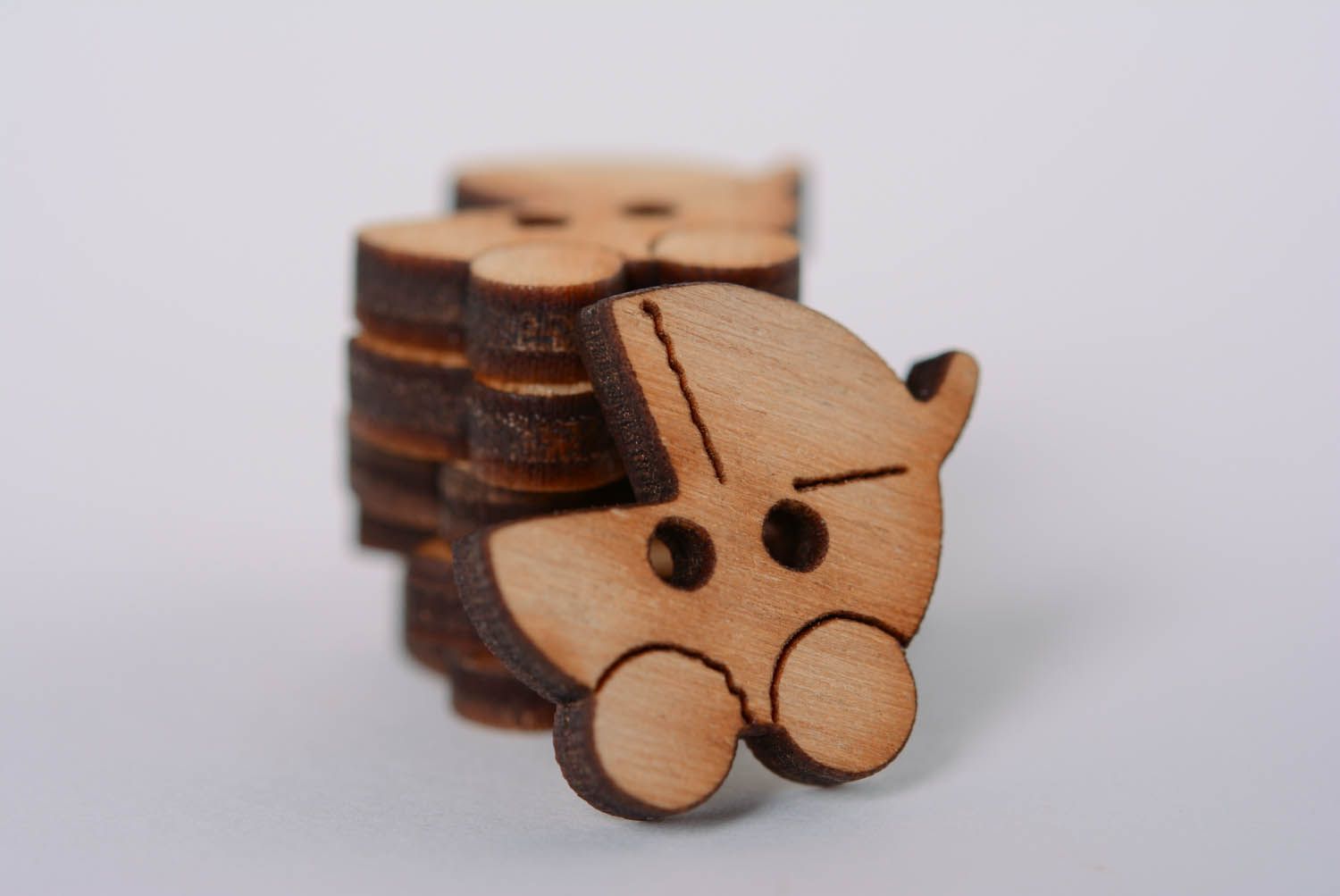 Handgemachter Knopf aus Holz Kinderwagen foto 5