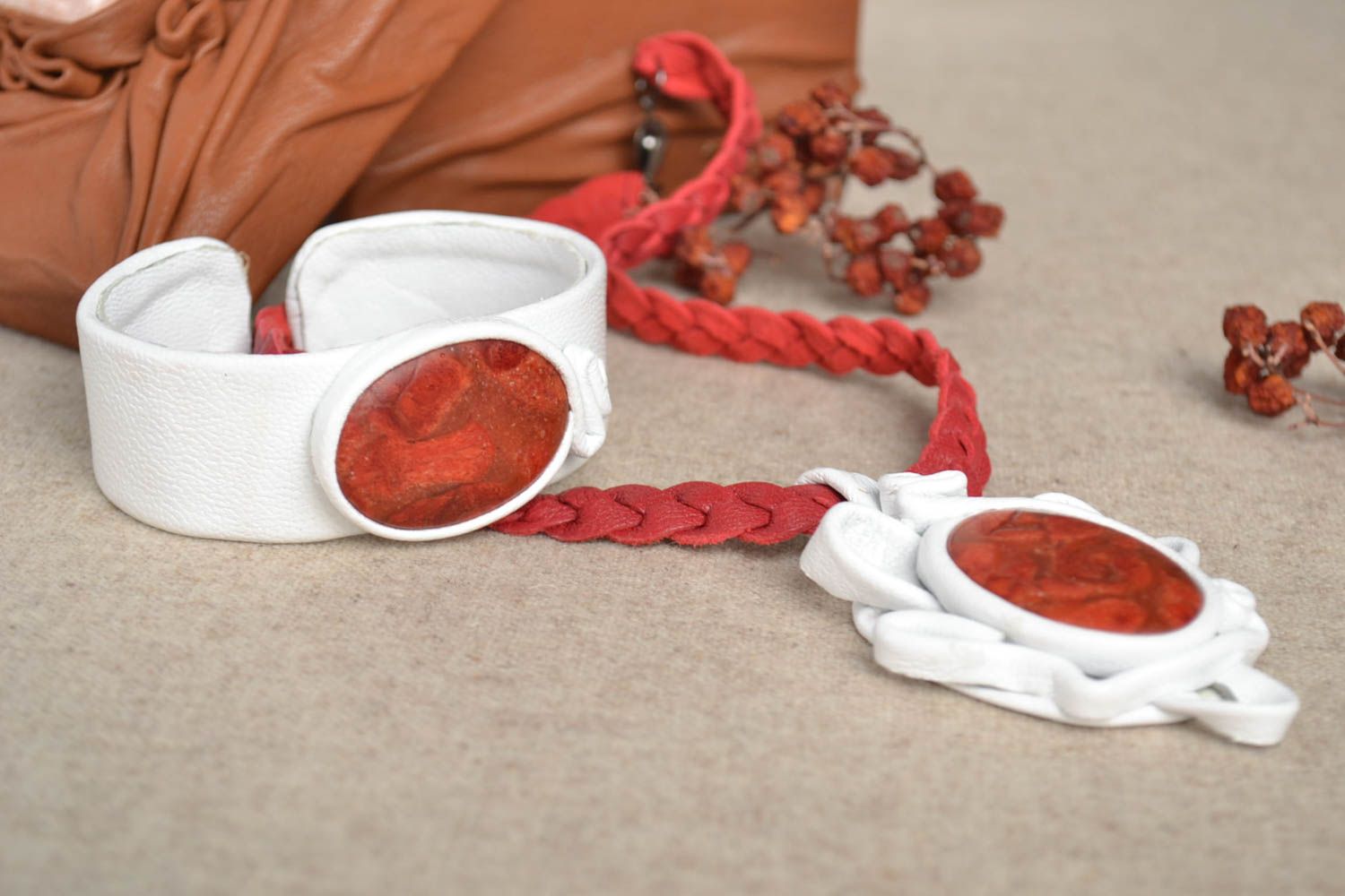 Schmuck Set handmade Kette mit Anhänger Damen Armband Leder Schmuck in Weiß foto 1
