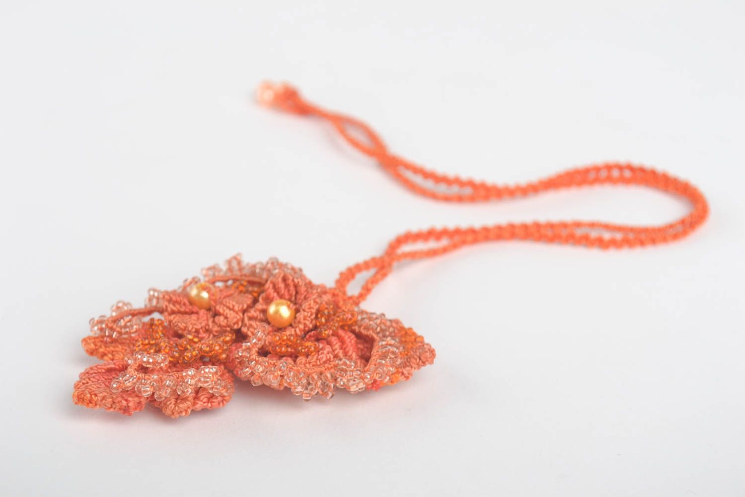 Pendentif macramé Bijou fait main orange fils perles rocaille Cadeau pour femme photo 3