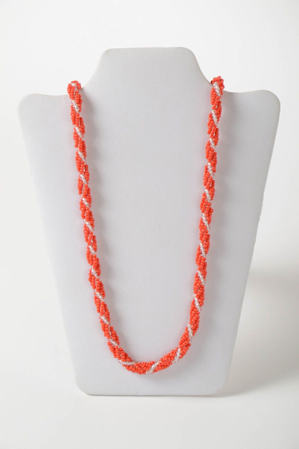 Collier orange en perles de rocaille tchèques fait main long fin élégant photo 2