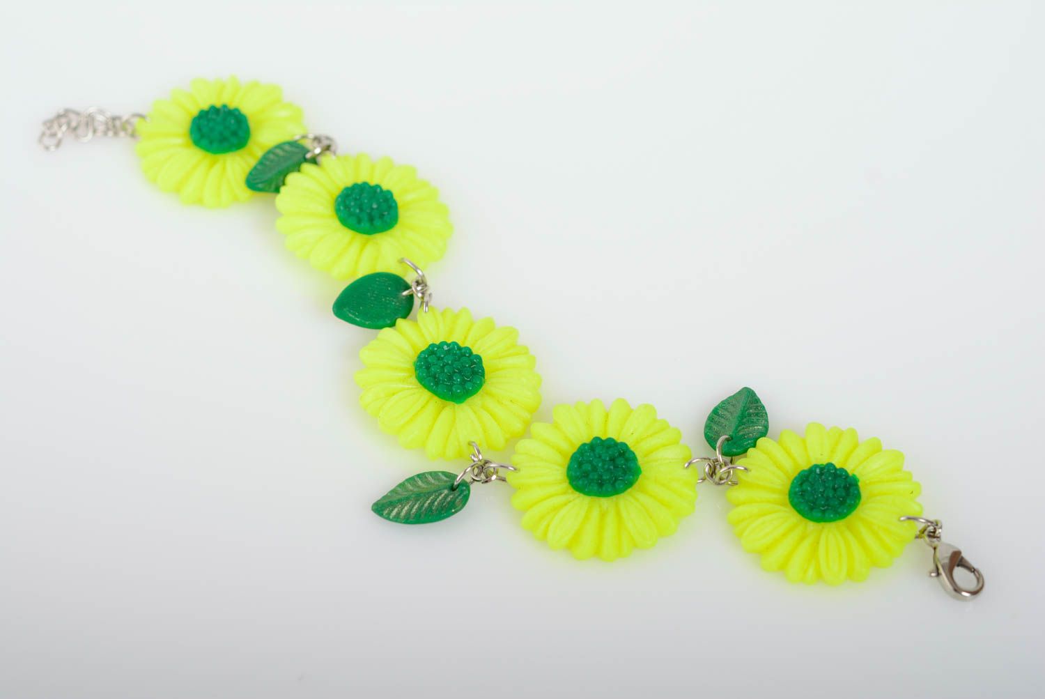 Ultra-bright neon green  flowers chain bracelet for a young girl photo 1