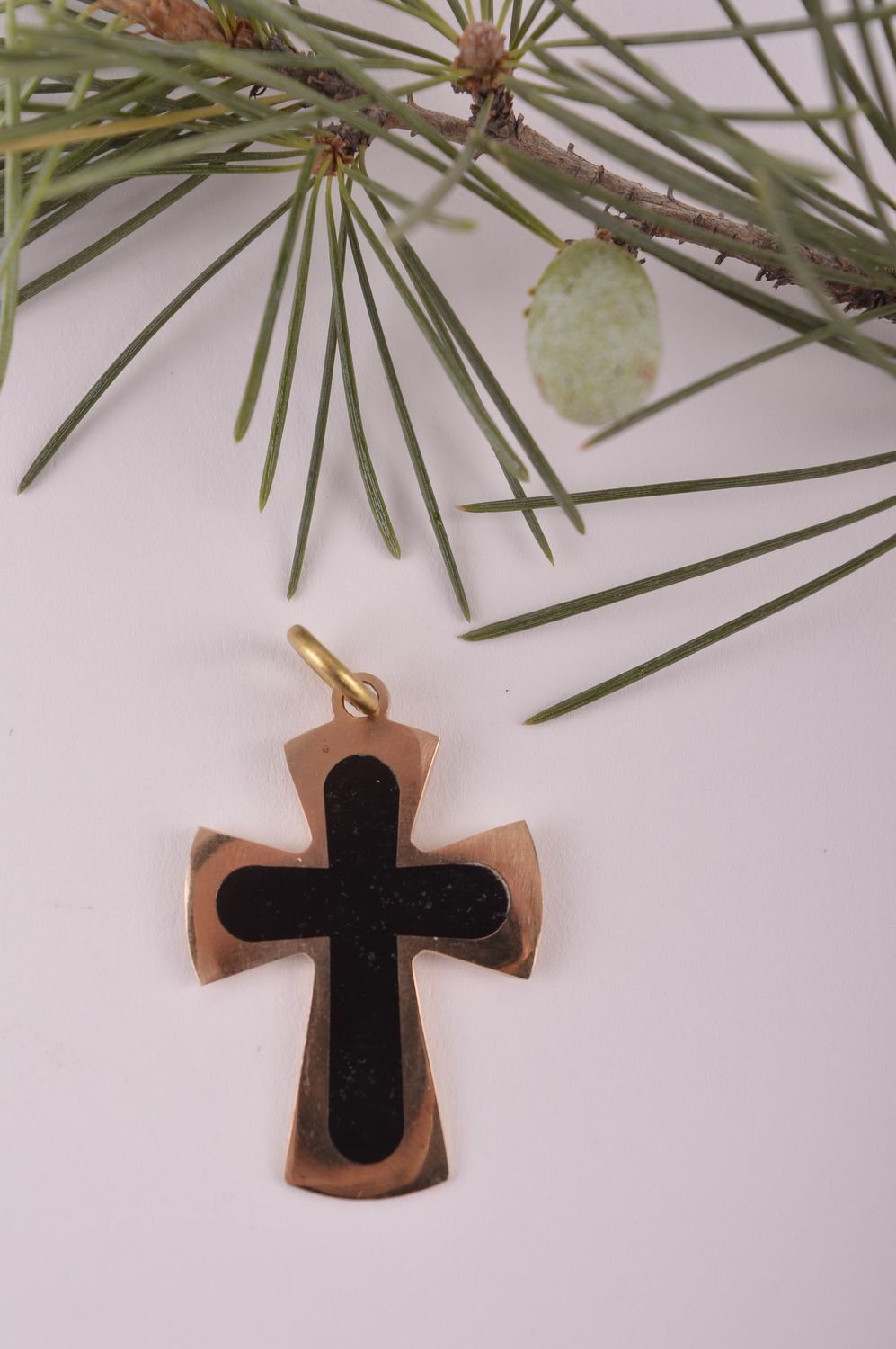 Pendentif croix Bijou fait main en laiton et pierre noire Cadeau original photo 1