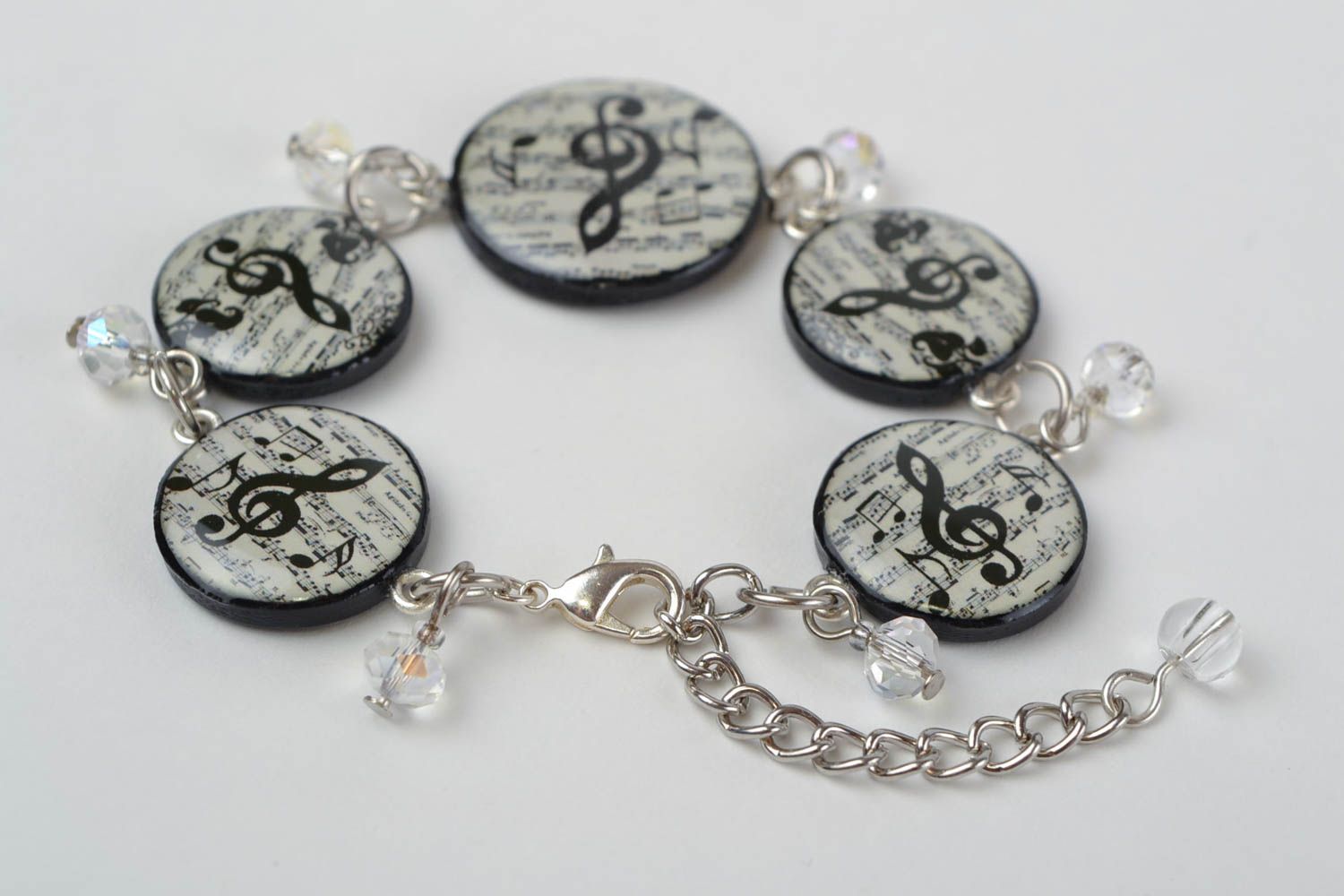 Handmade charm treble clef bracelet on a silver chain photo 6