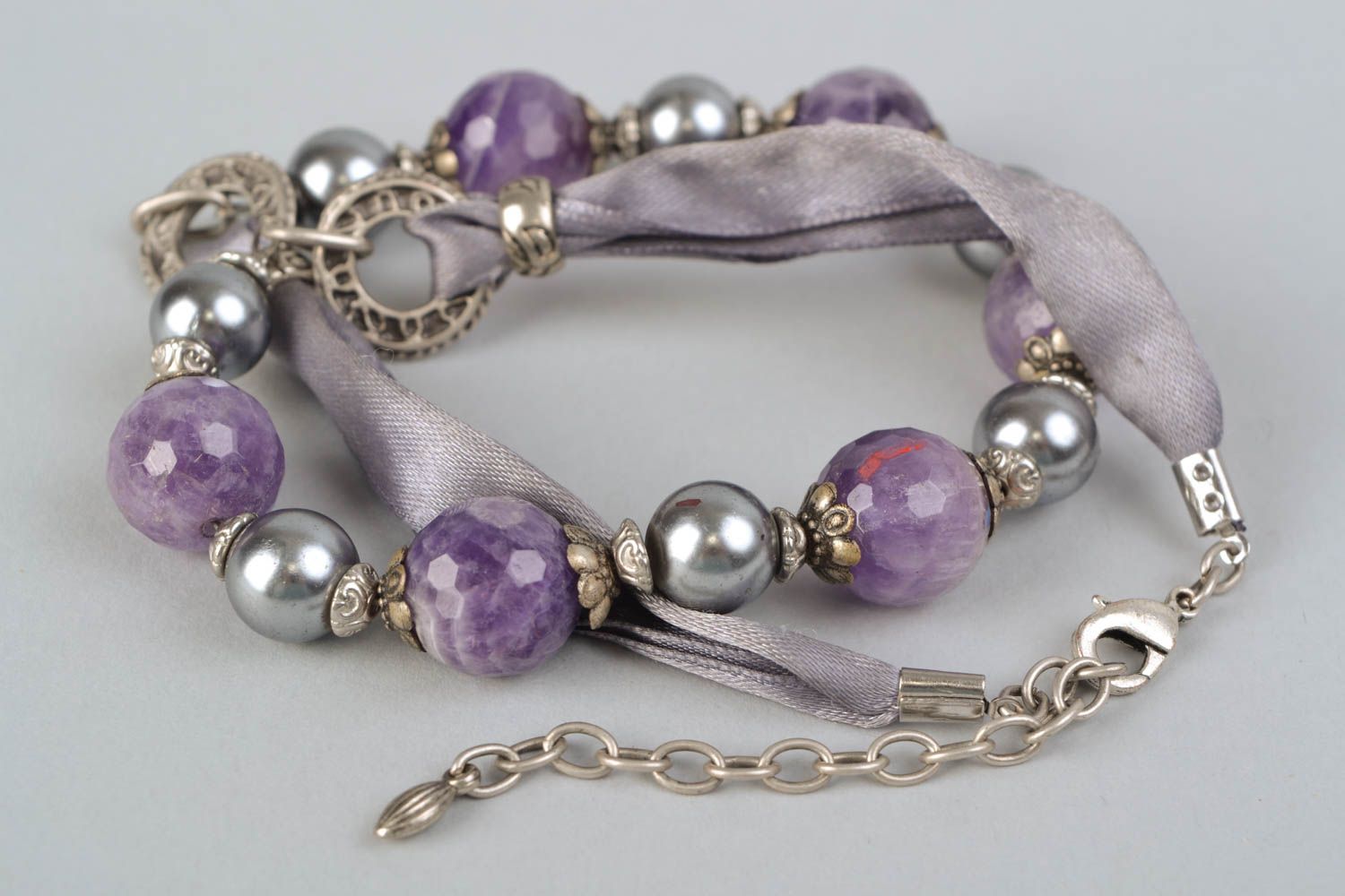 Beautiful necklace with natural stones of lilac color photo 4